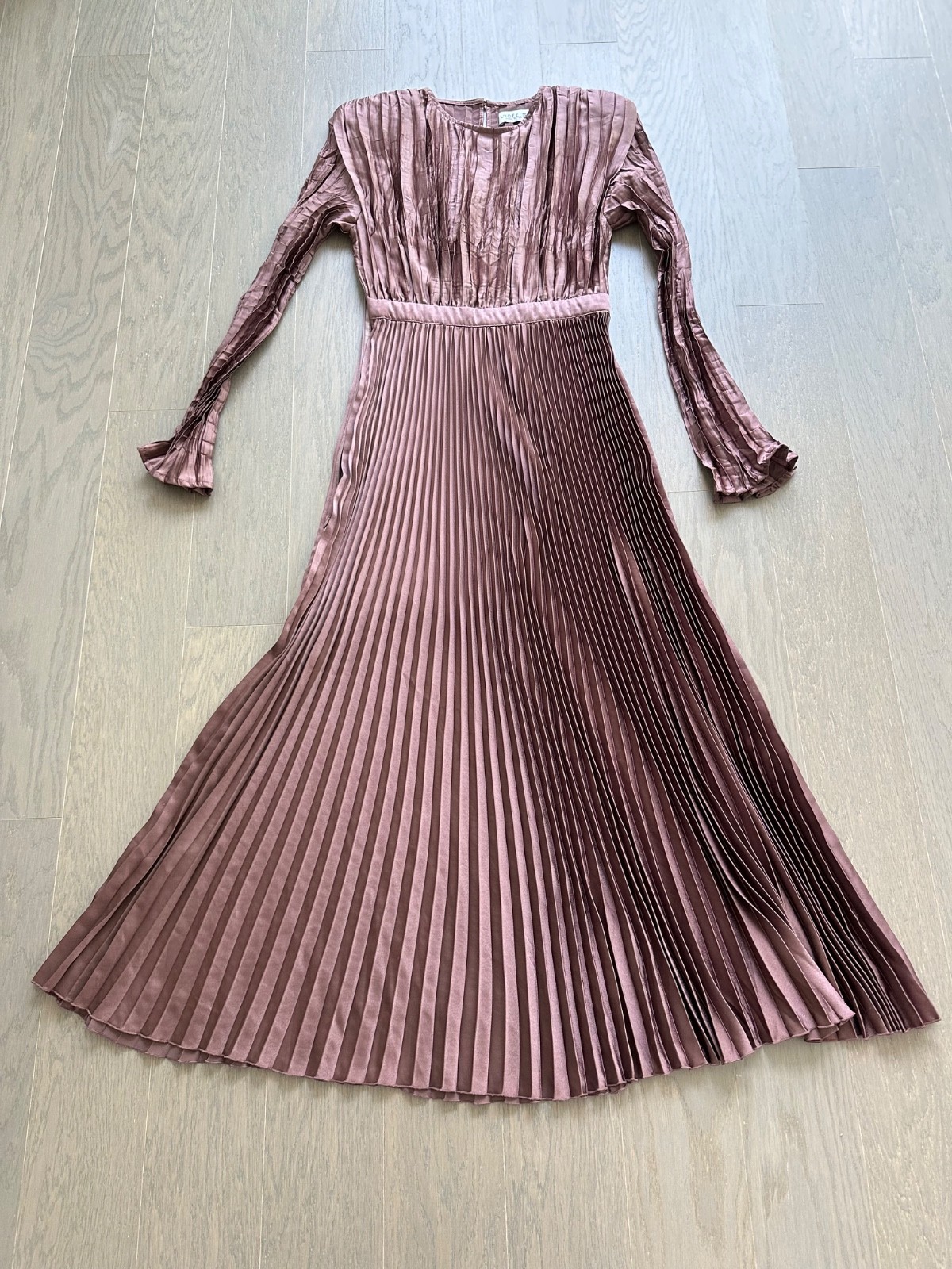 L’IDEE Royale Long Sleeve Pleated Maxi Dress Brown Satin – Size US 6