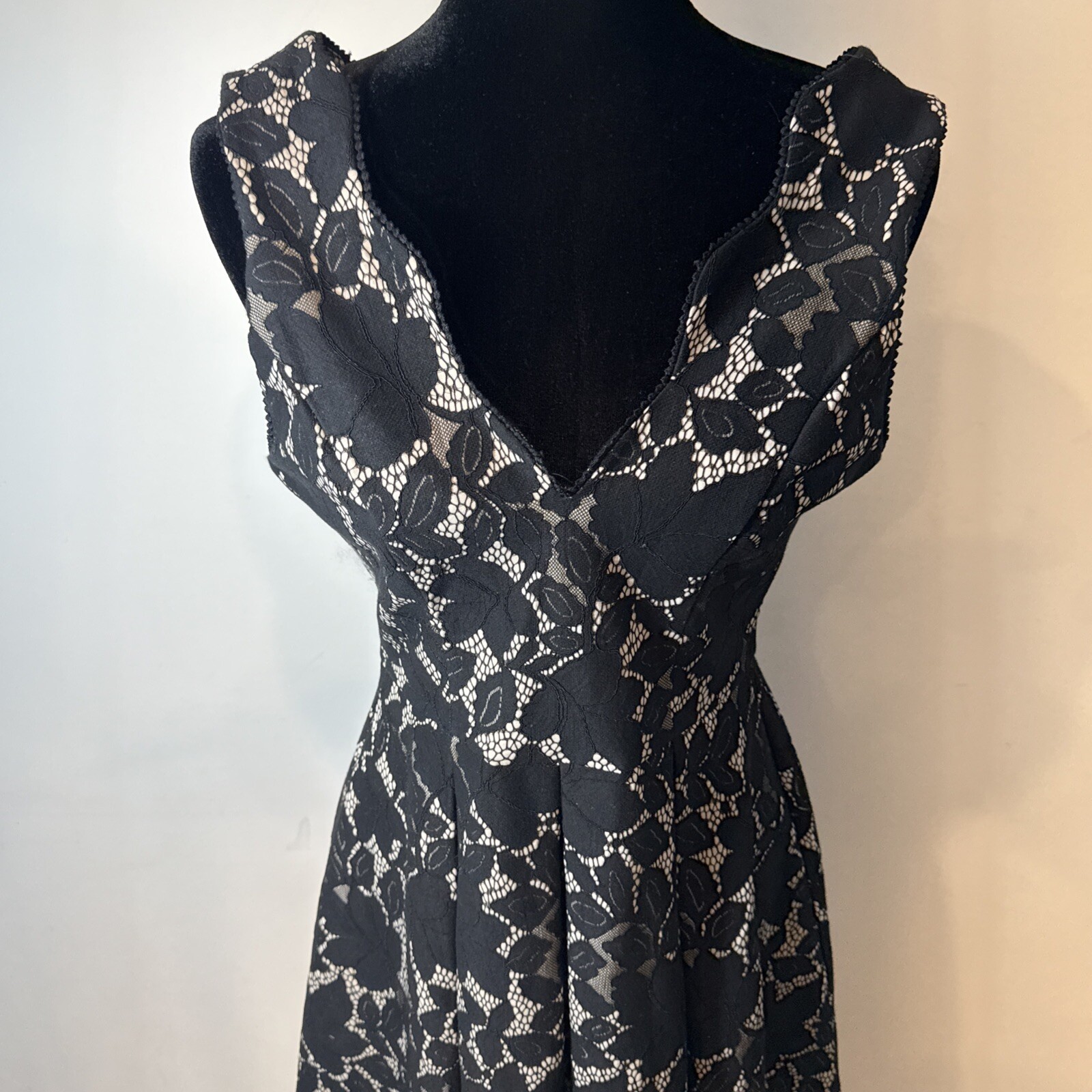 She+Sky dress Size medium Very Classy Dress