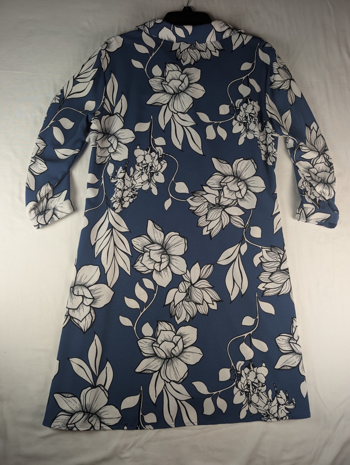 Roz & Ali Blue & White Floral Button Up Collared Dress Size L / With Belt