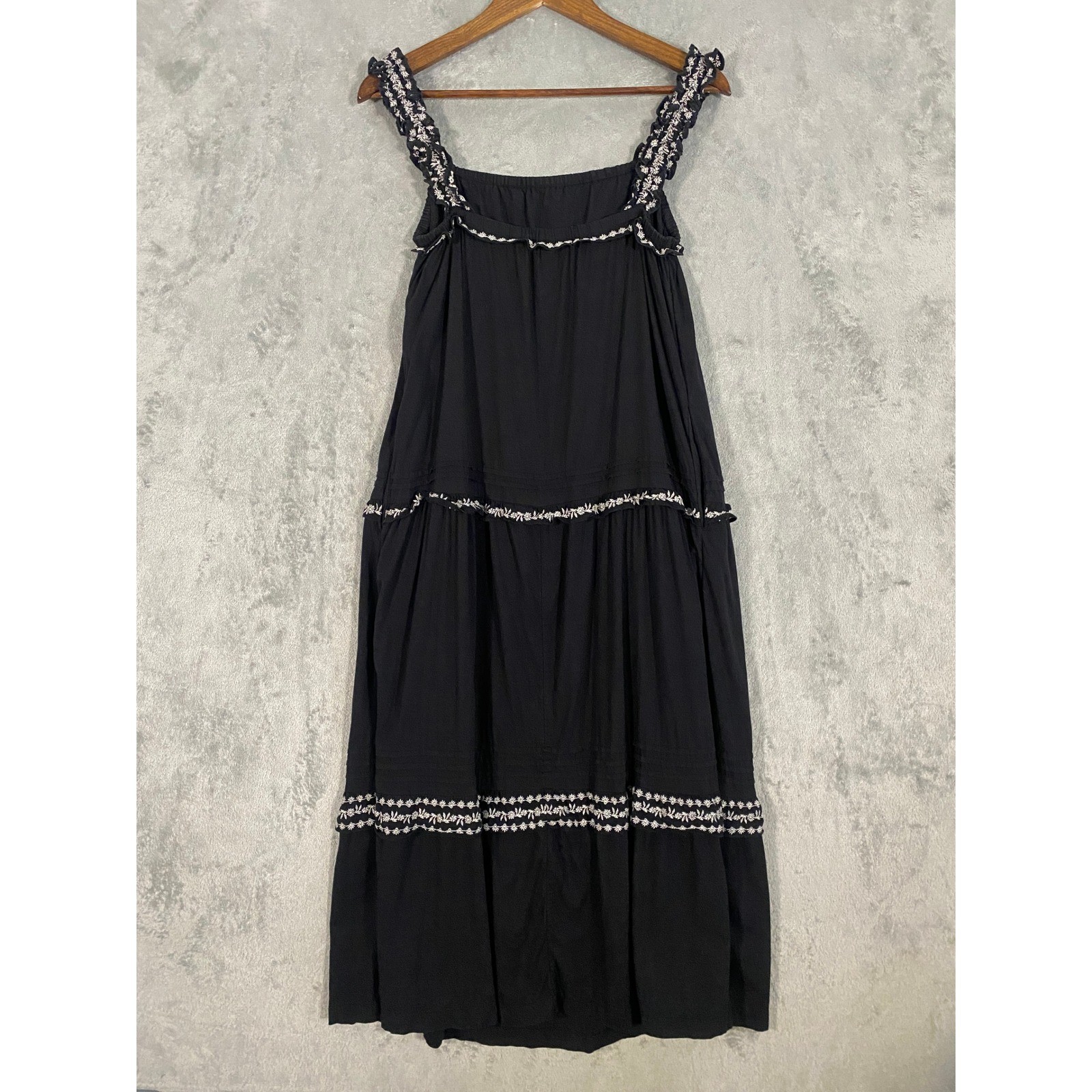 Old Navy Dress Sz M Black Ruffle Tiered Embroidered Pockets Midi Boho Coastal