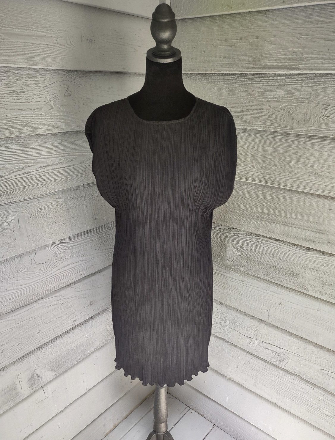 Madewell Black Pleated Shift Dress Women’s Size 4 Cap Sleeve Crew Neck EUC