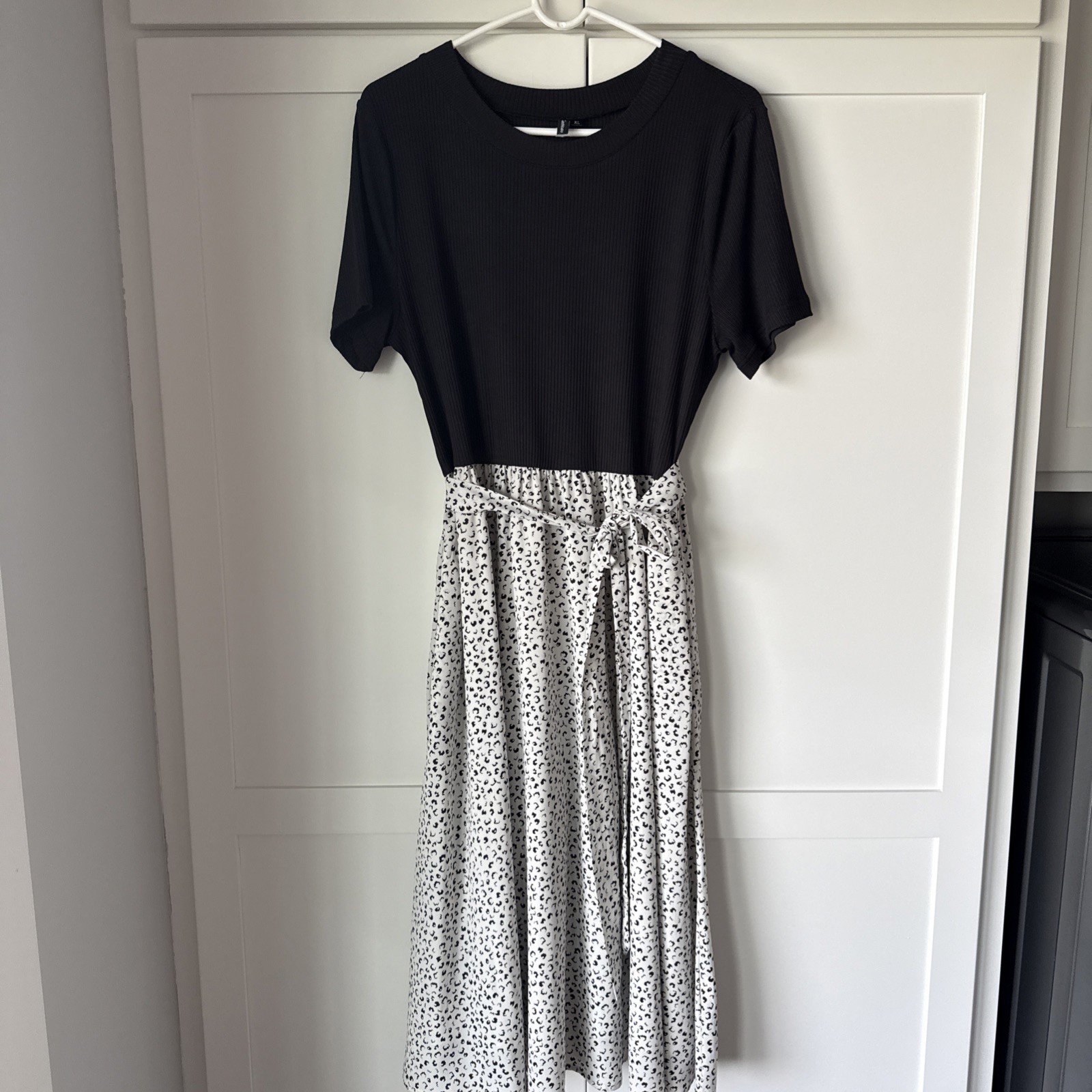 Zattcas – Dress – XL – Black And White Leopard – Tie Waist – Mixed Media