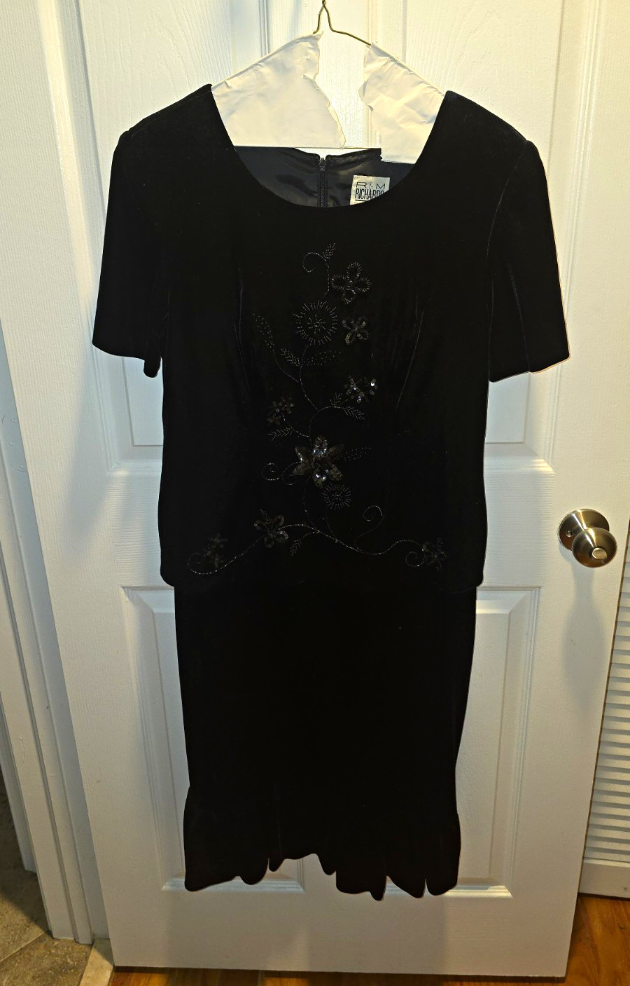 R&M Richards by Karen Kwong Black Velvet Embroidered Midi Dress Zip Size 10