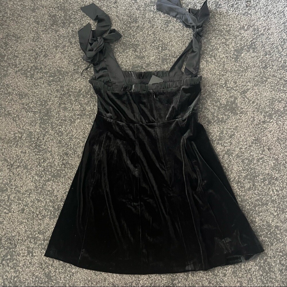 Danielle Bernstein Weworewhat shoulder tie velvet dress m July Sale