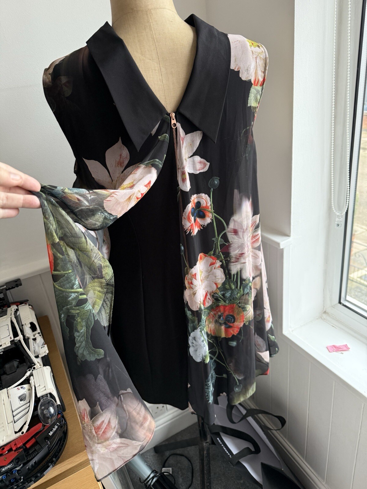 Ted Baker Sleeveless Draped Collared Style Floral Print Dress Size 12/14