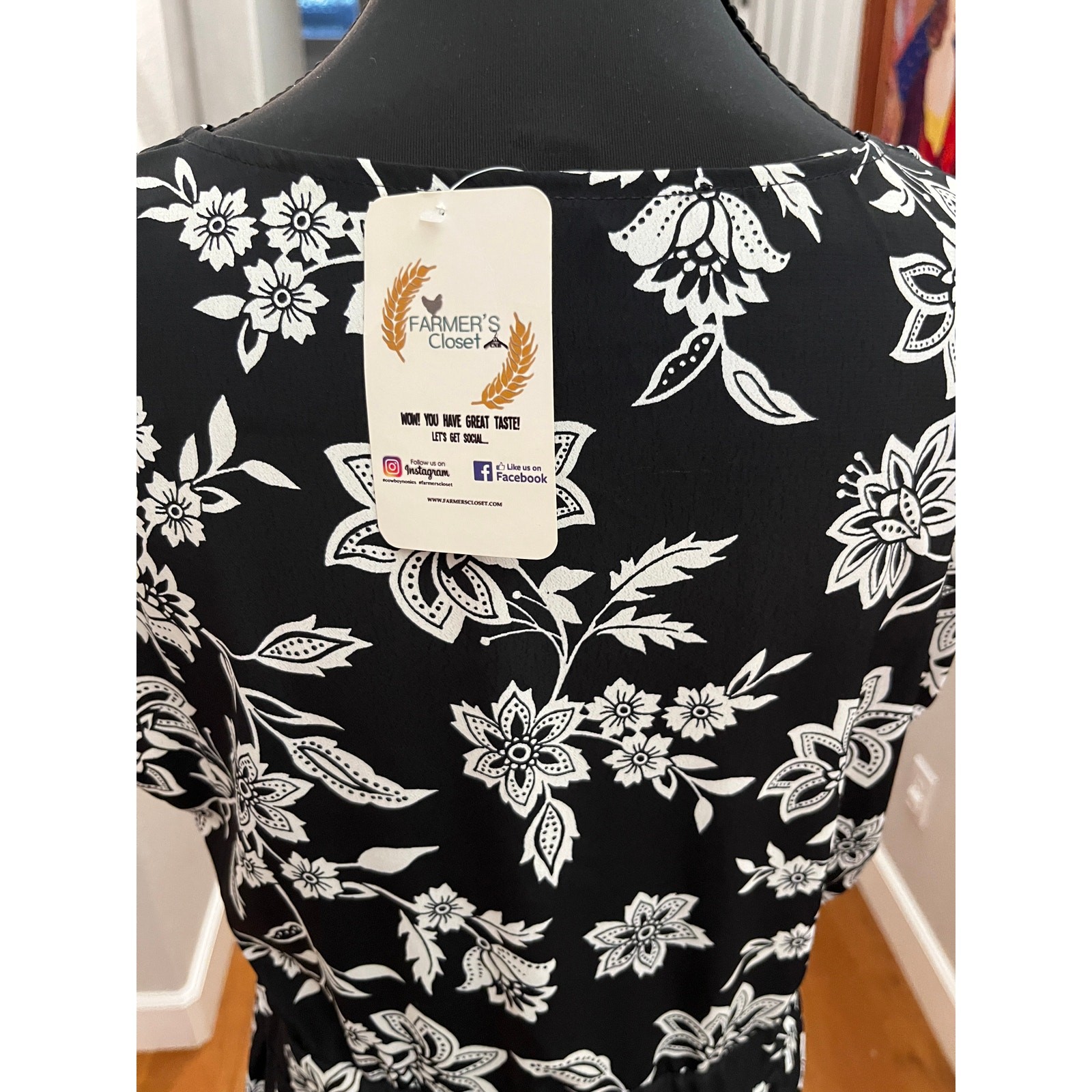 Shop Basic USA Floral V-Neck Maxi Dress – Women’s Large – NWOT