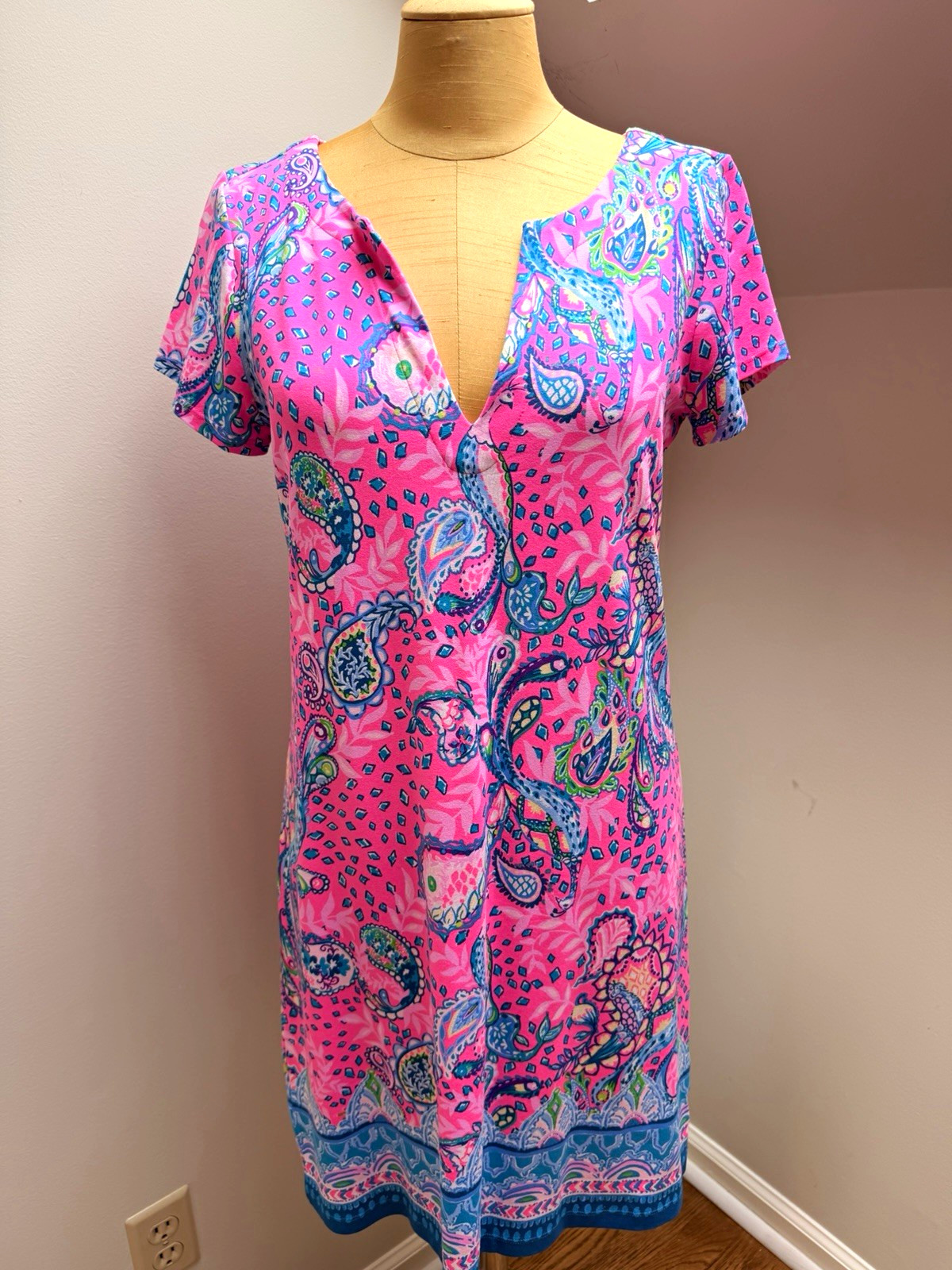 Lilly Pulitzer Sophialetta Dress UPF 50 Pink Blue Paisley M V-Neck Short Sleeve