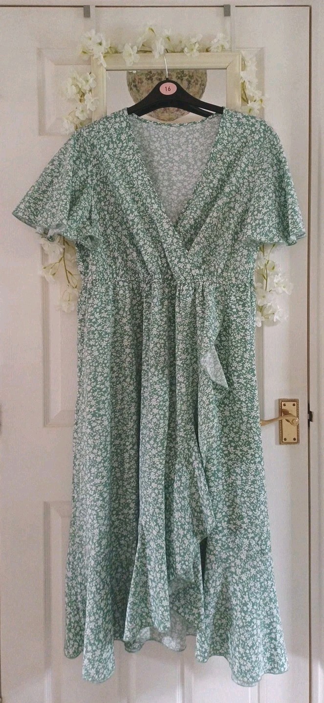 Pretty green white Floral Ruffle Waterfall Floaty 👗 Dress 1XL 2XL Curve 18 20