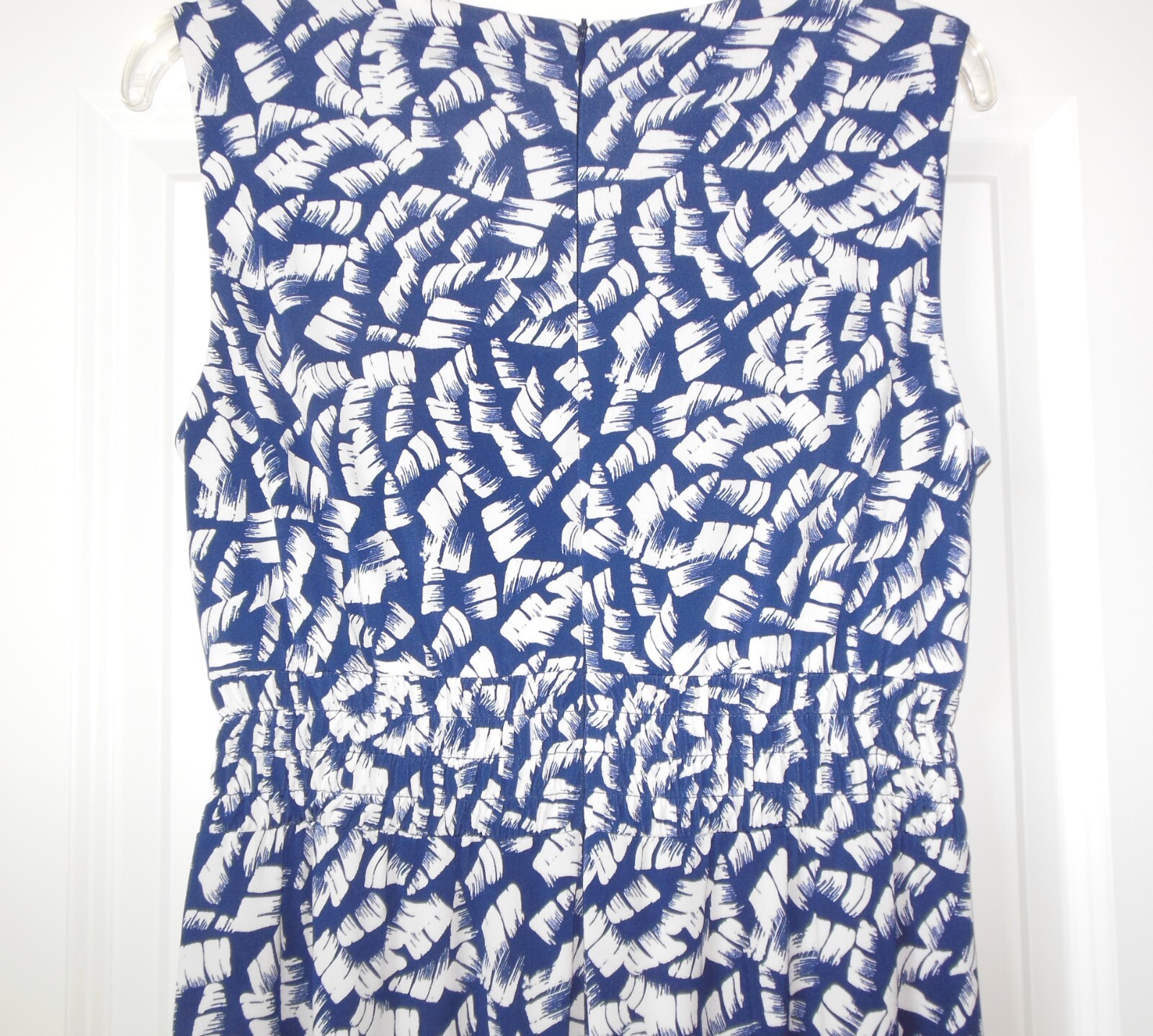 Vince Camuto Maxi Dress size Medium Cross Over Bust Blue White V-Neckline Lined