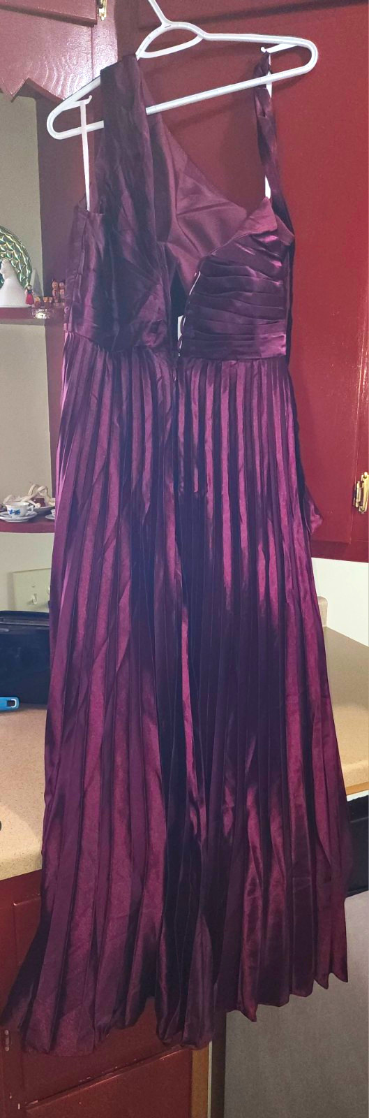 Women’s Burgundy Satin Pleated V-Neck Strappy Sleeveless Long Gown Dress Size 16