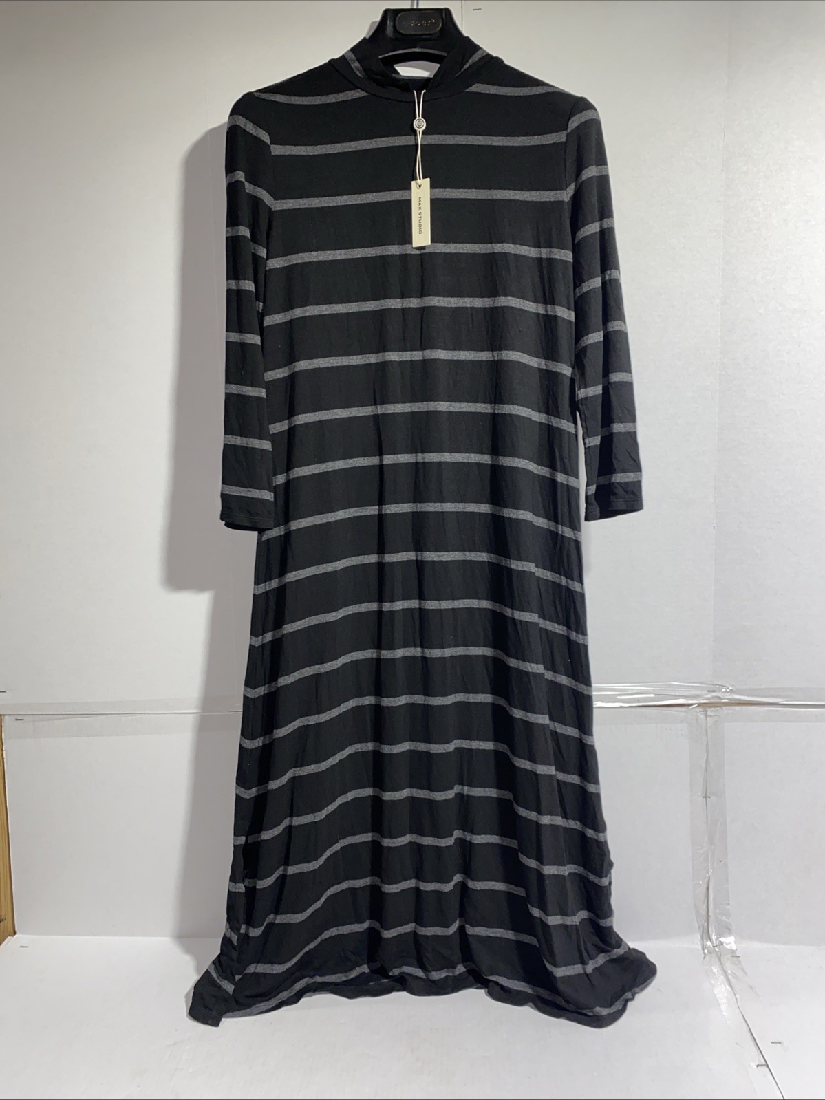 Max studio womens m Black grey rn # 58822