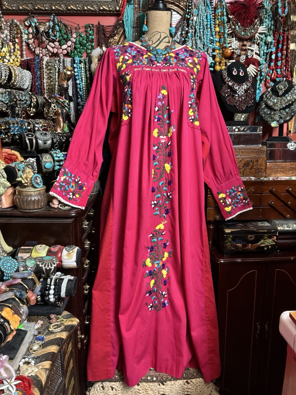 Beautiful VTG Long Sleeve Oaxaca Raspberry/Red Multi Colored Embroidered XL-XXL