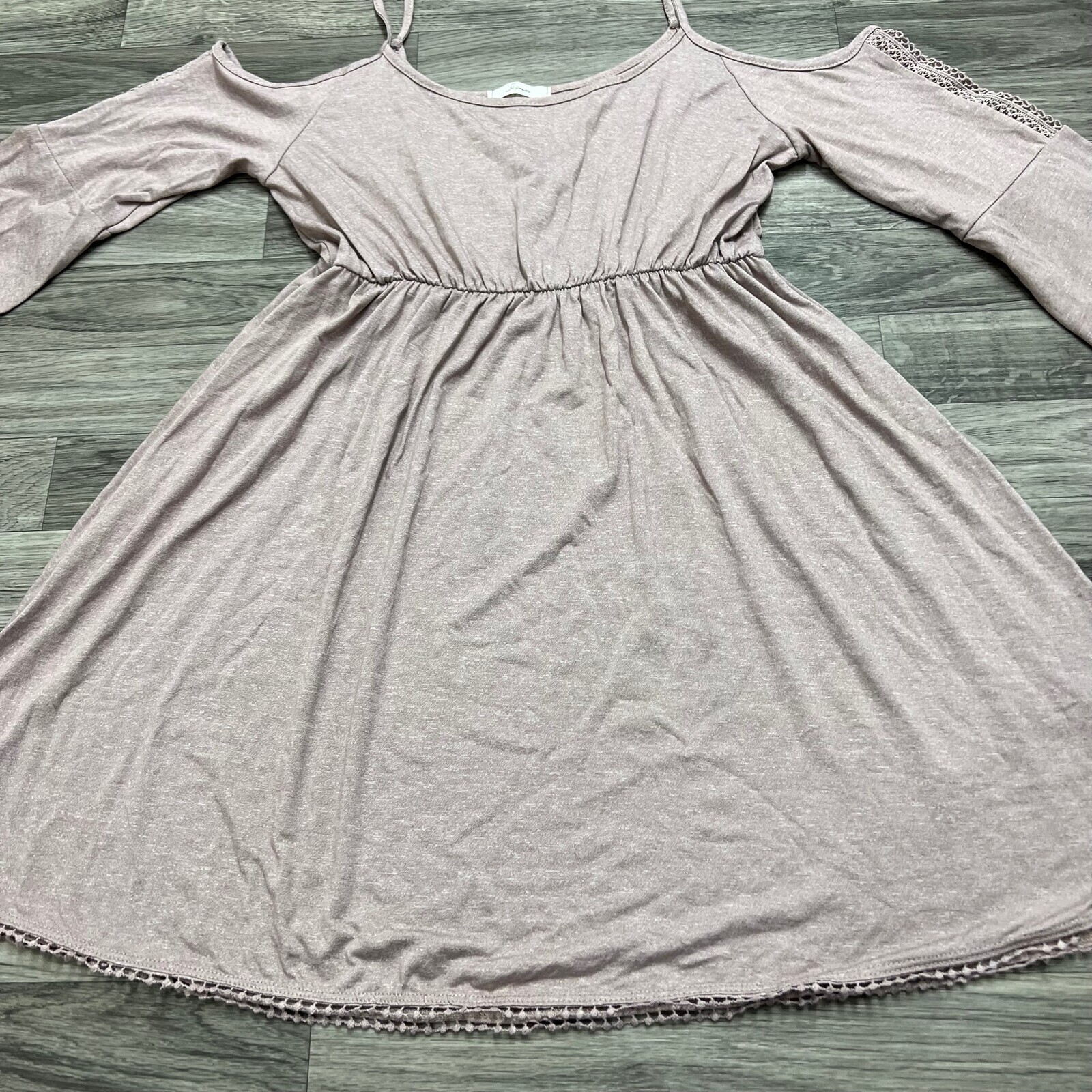 SOPRANO Round Neck Cold Shoulder Sleeve Pink Shirt Dress Women’s Size Medium