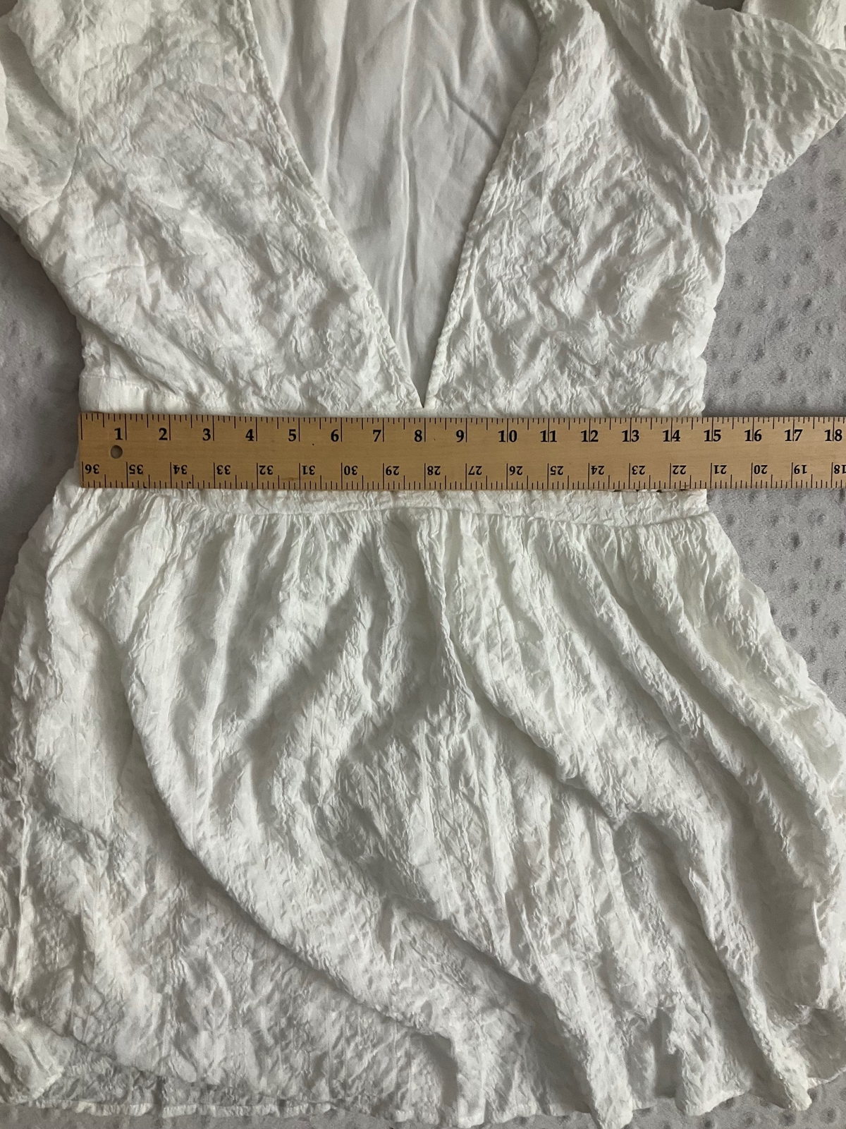 Peach Love White Crinkle Material Long Sleeve Short Dress V Neck Cutout Medium