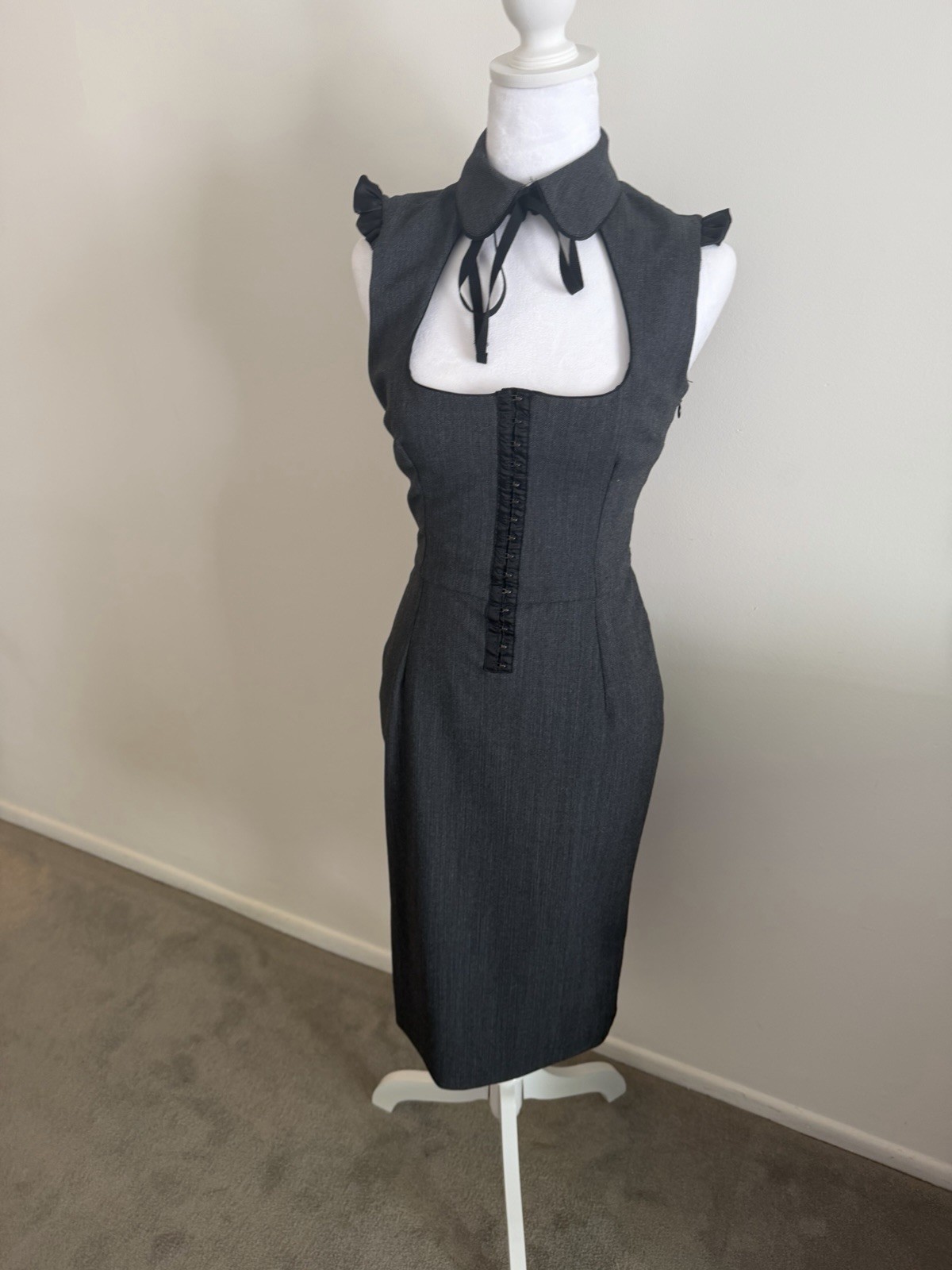 2000s Dolce & Gabbana Gray/Black Sheath Midi Dress Collared Bow Size 40
