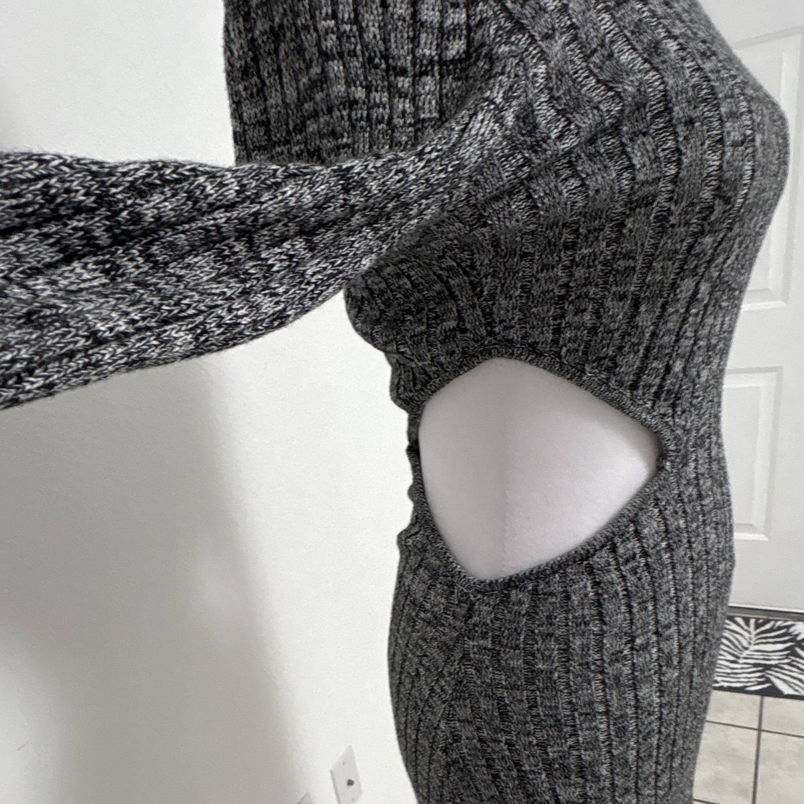 FOREVER 21 S Black Solid Ribbed Knit Cut-Out Round Neck Long Sleeve Bodycon