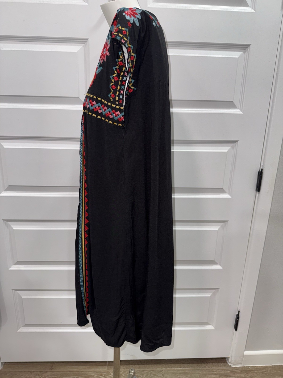 Savanna Jane Pullover Sleeveless Mini Dress Women’s Sz Medium Embroidered