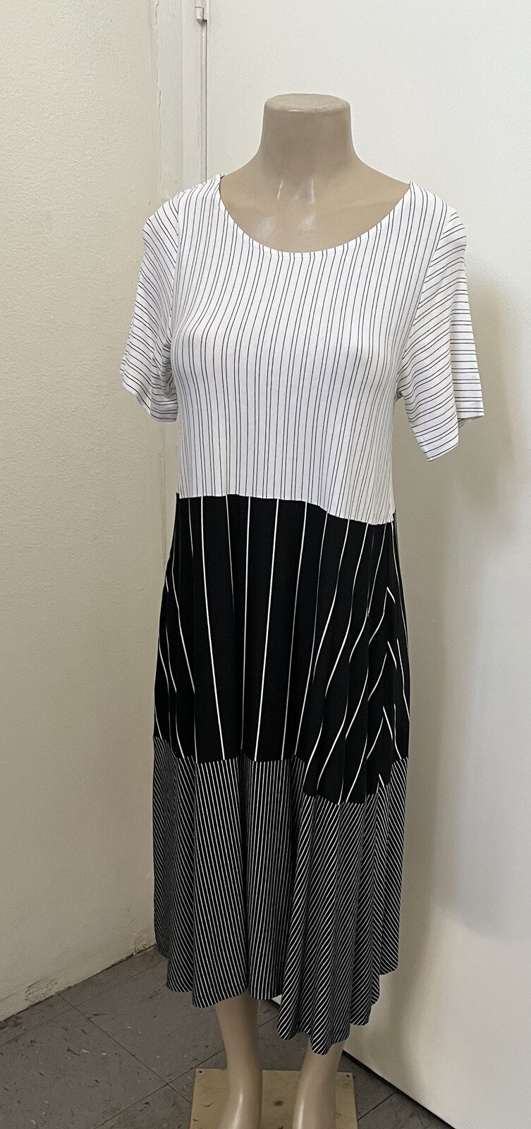 Alembika Dress Women, Made In Israel, Short Sleeve,SizeM Black&white ColorNWT