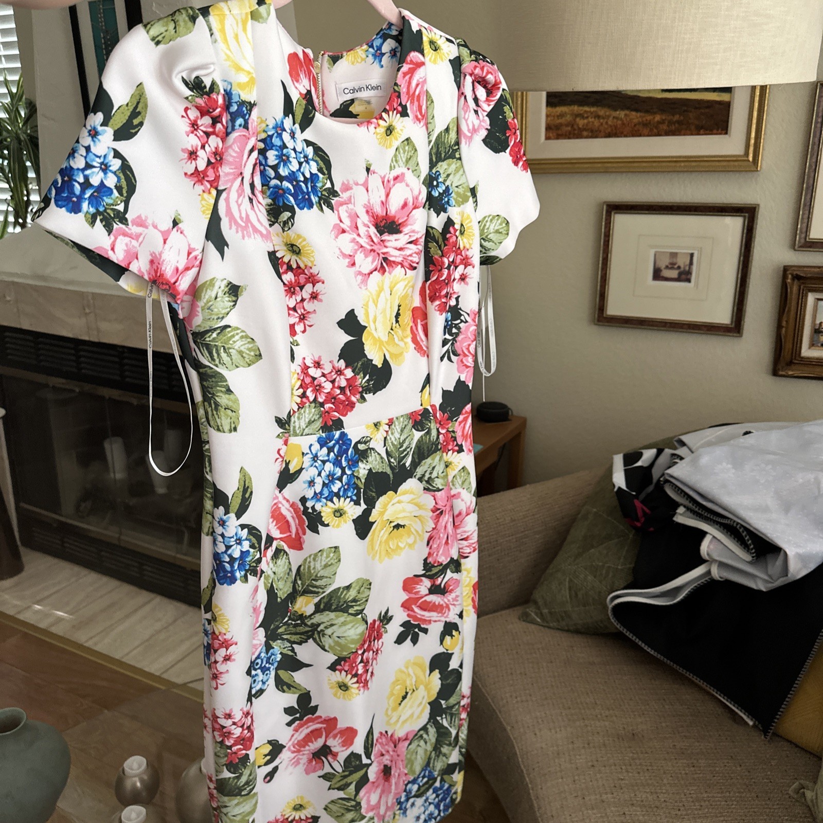 CALVIN KLEIN Dress Bold Floral Sheath Tapered Bodice Short Sleeves White Sz 4