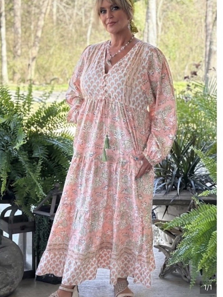 Jaded Gypsy Pink Floral Tiered Maxi Dress Tassel V Neck Long Sleeve Sm/Med