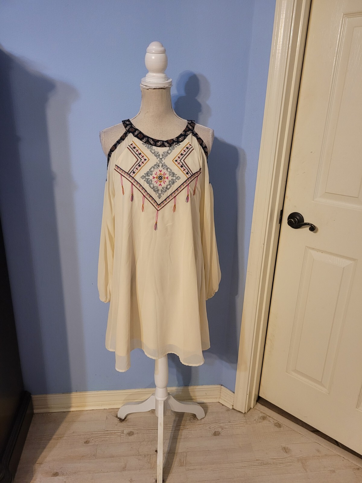 Flying Tomato Size Small Dress Womens Cream Long Sleeve Cold Shoulder