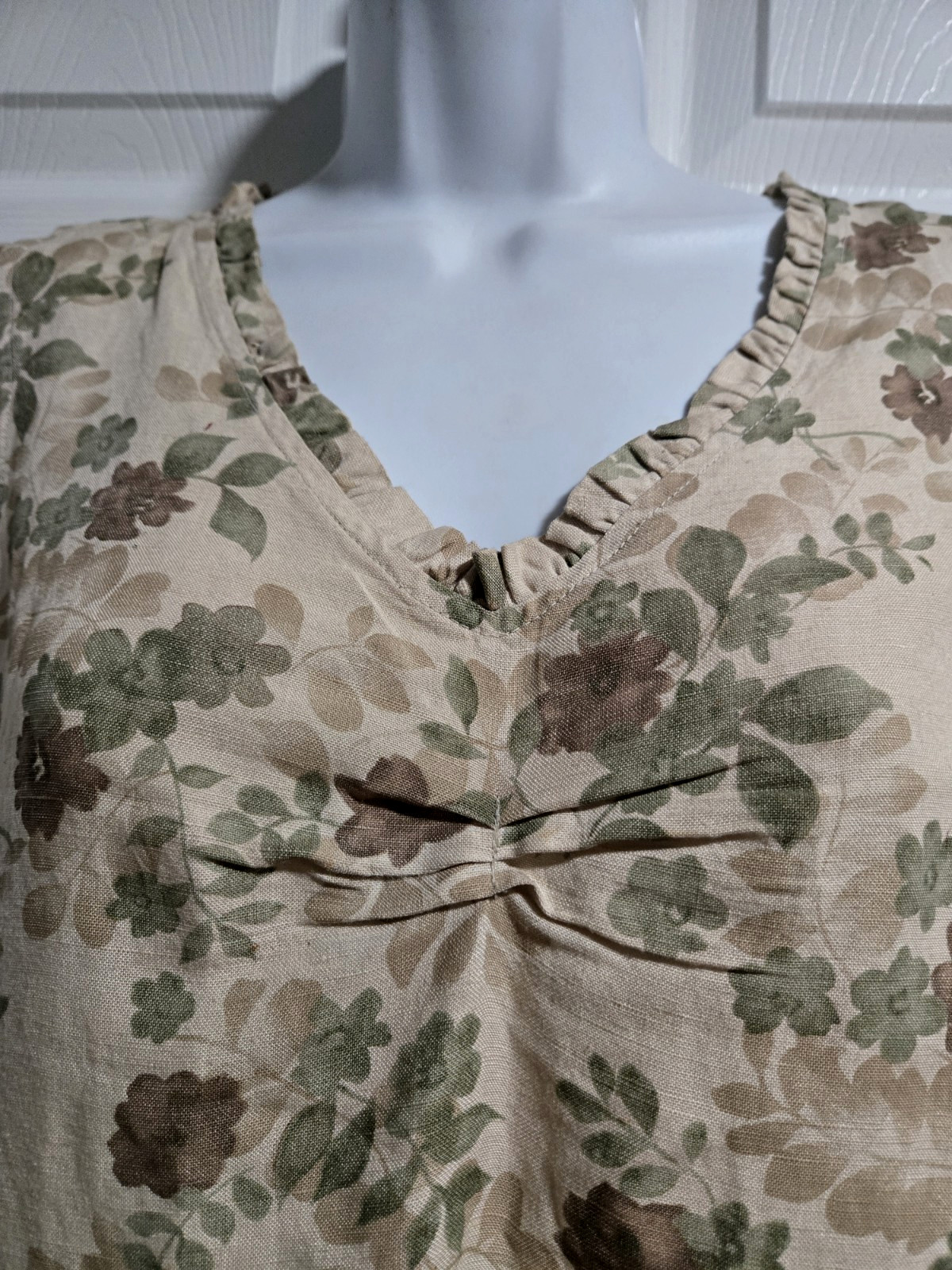 Kathy Ireland Beige/Green Sleeveless Floral Linen Blend Dress;Ruffle V-Neck;Sz L