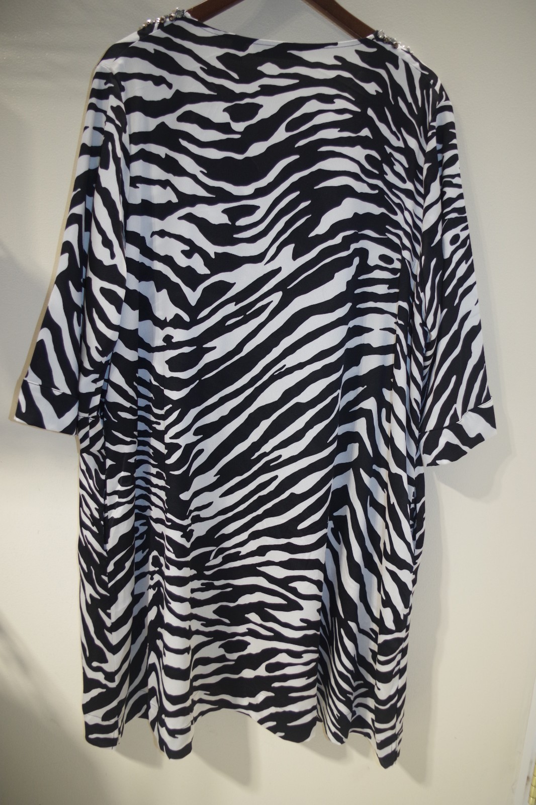 Y1 Dennis by Dennis Basso Black & White Zebra Print Embellished Dress 1X V Neck
