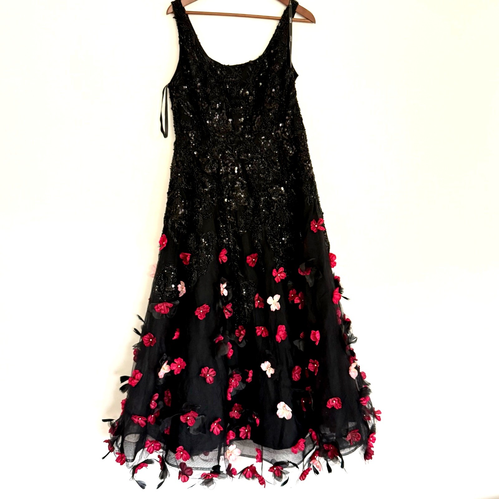 NEW Mag Duggal Sequin Floral Appliqué 3D FlowersBlack Midi Dress Size 10