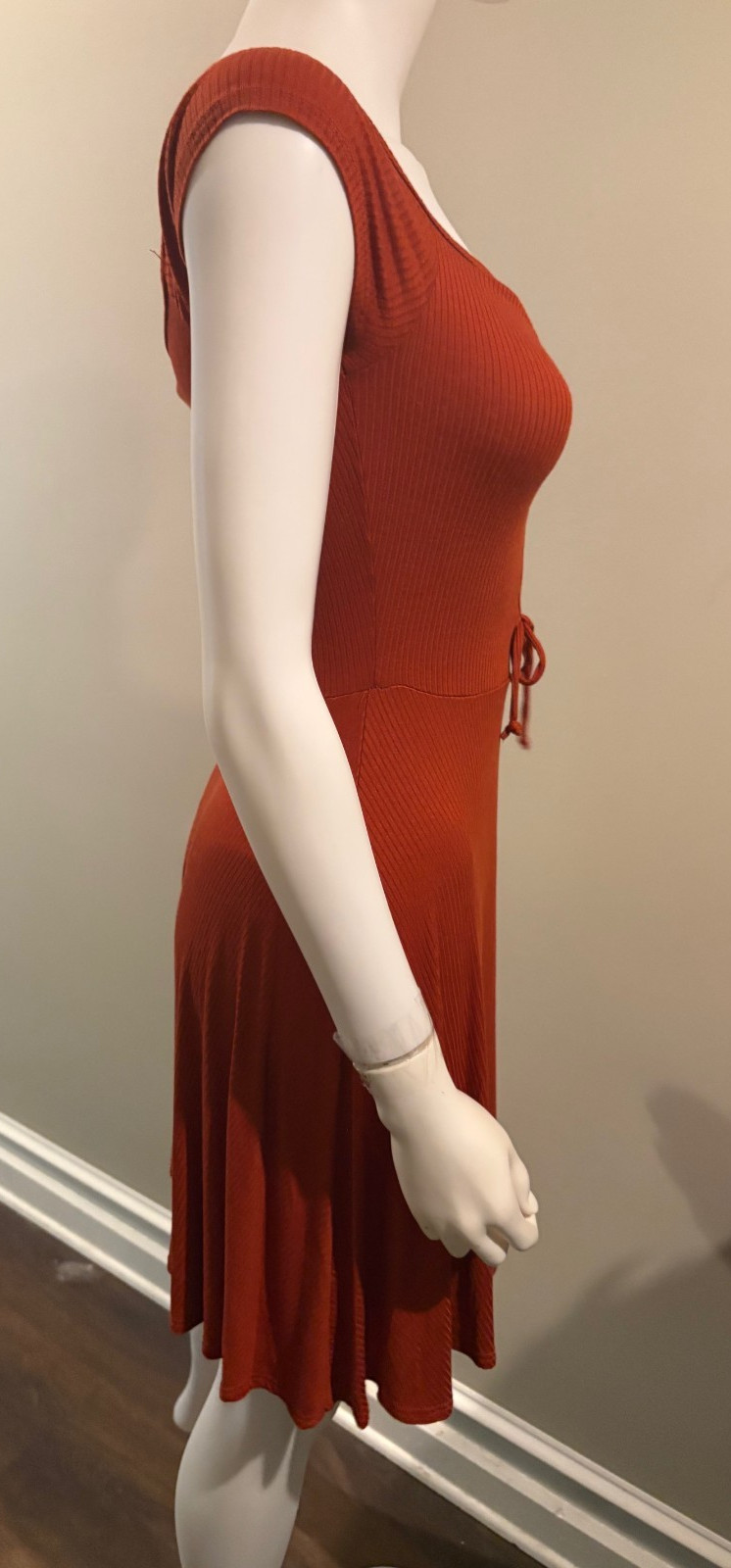 Rolla Costa Dress Sleeveless Stretchy Size S Rust Orange New Wrinkle Resistant