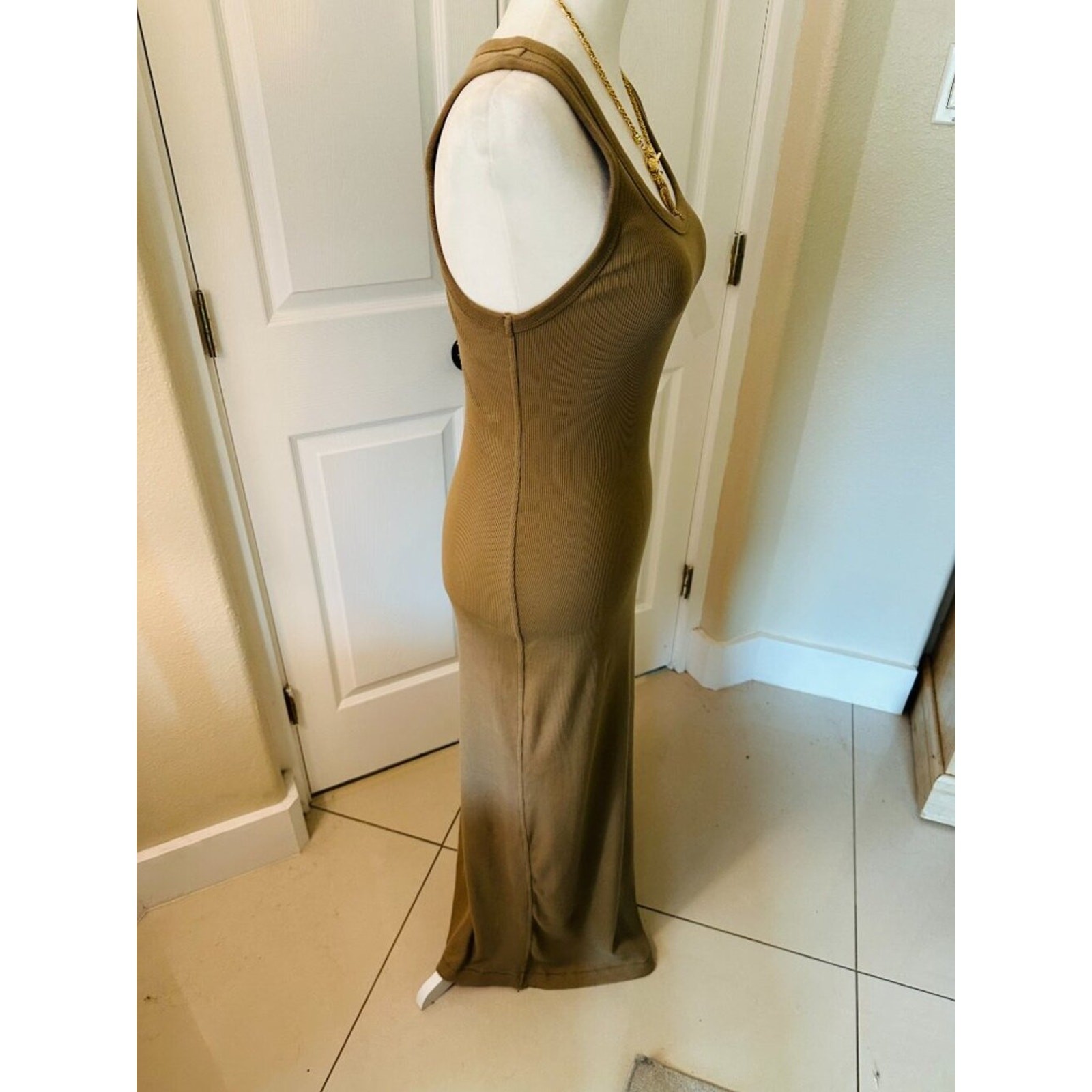 Army Green Ribbed Bodycon Maxi Dress – Sleek & Edgy & Flattering – Size M