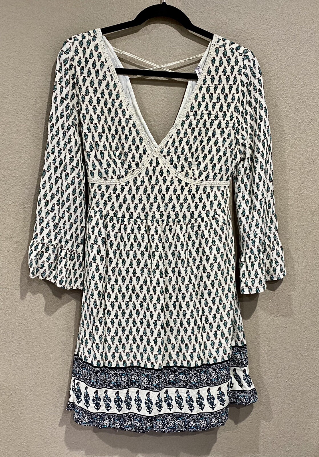 American Rag Sz L Boho Dress Paisley bell sleeves Ivory, Green, And Red Colors