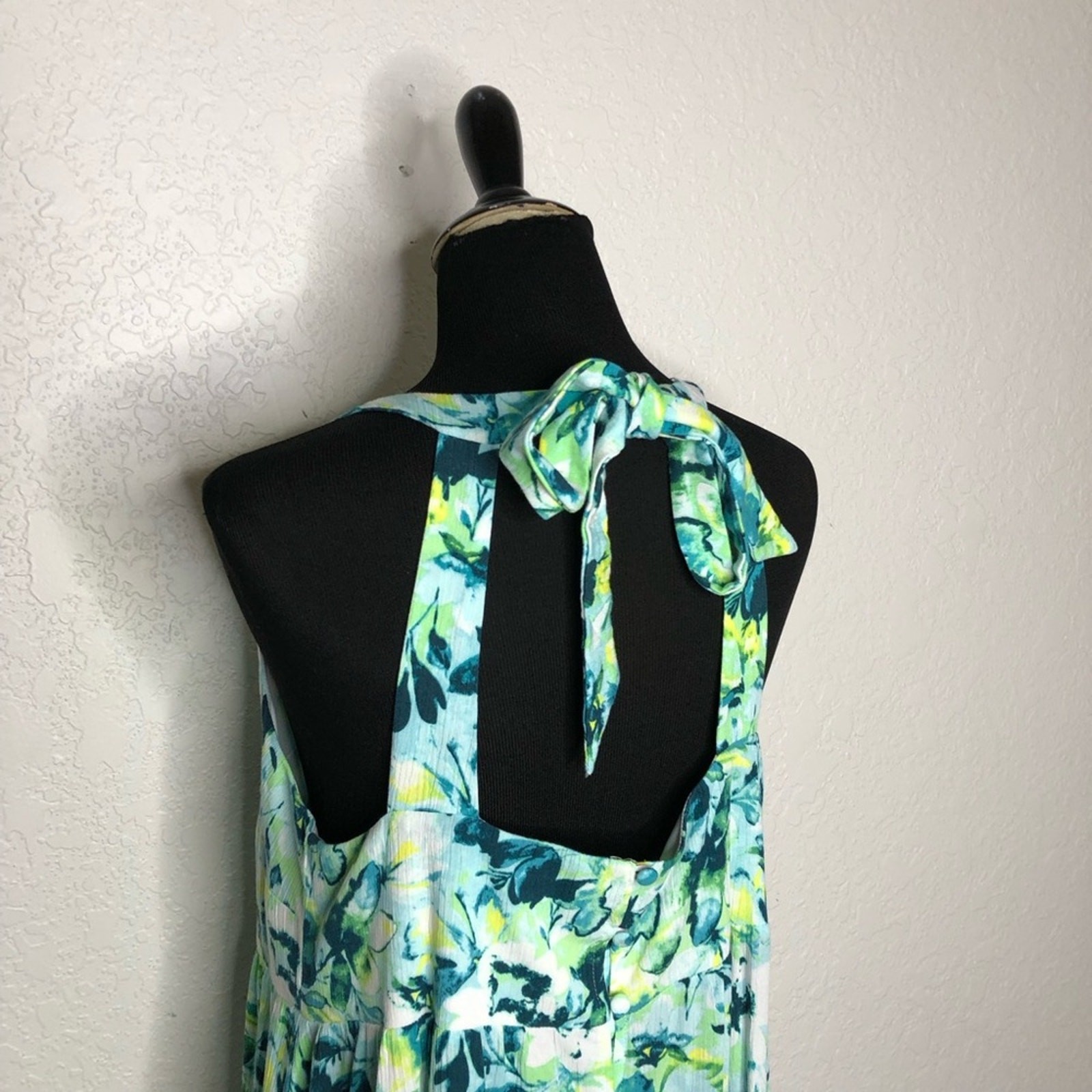 Torrid white green yellow floral sleeveless halter maxi dress size 0 or Large