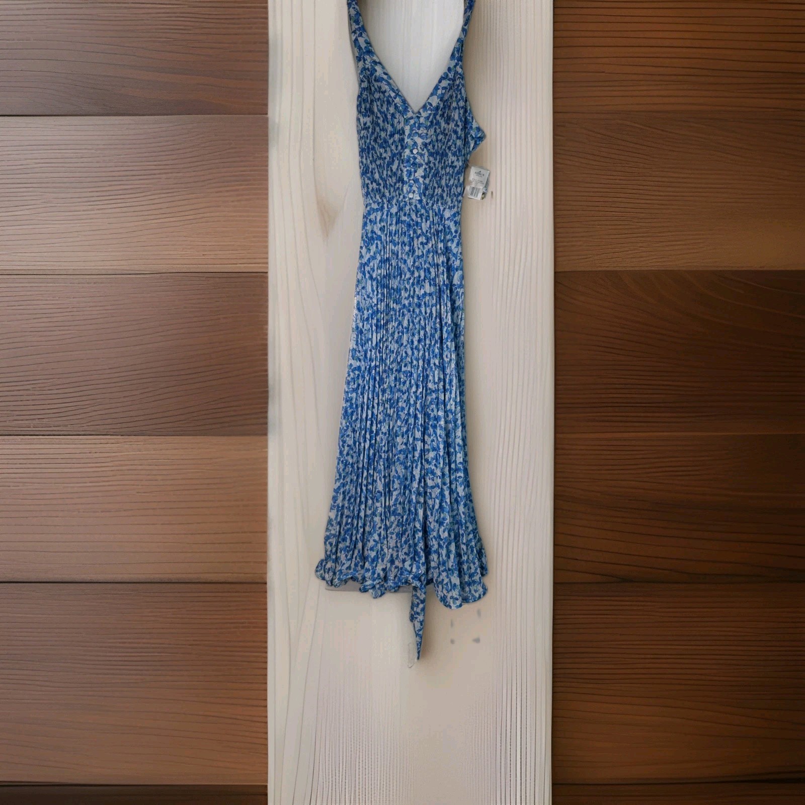 Women’s Taylor Sleeveless Pleated V-Neck Fit & Flare Midi DressSIZE 8