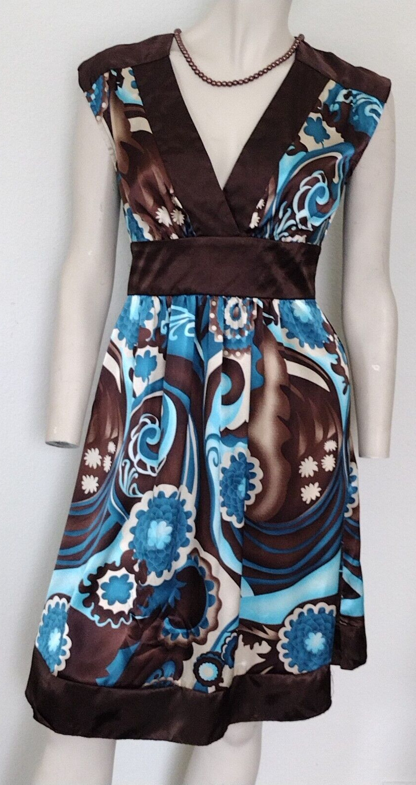 Woman A. Byer SATIN KNEE PULLOVER DRESS W/BACK TIE BELT Size 9 V-Neck Sleeveless