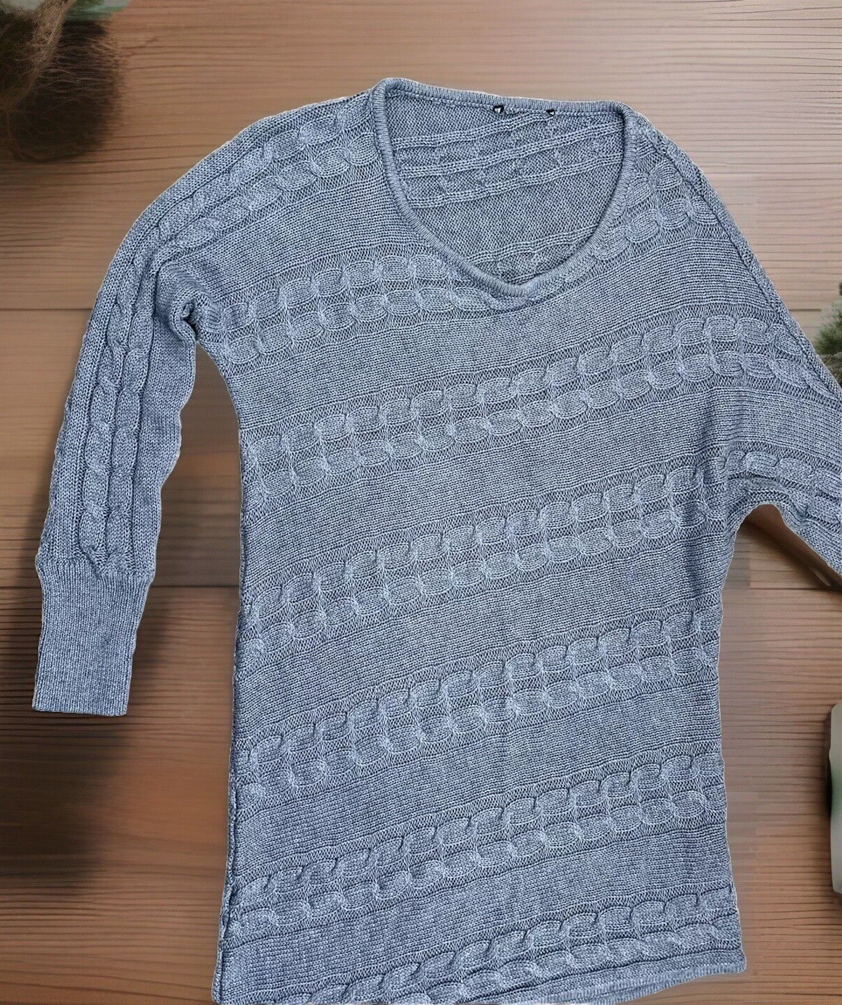 Women’s Winter Knit Sweater Top Gray Polyester Nylon Blend Large Scoop Neck Used
