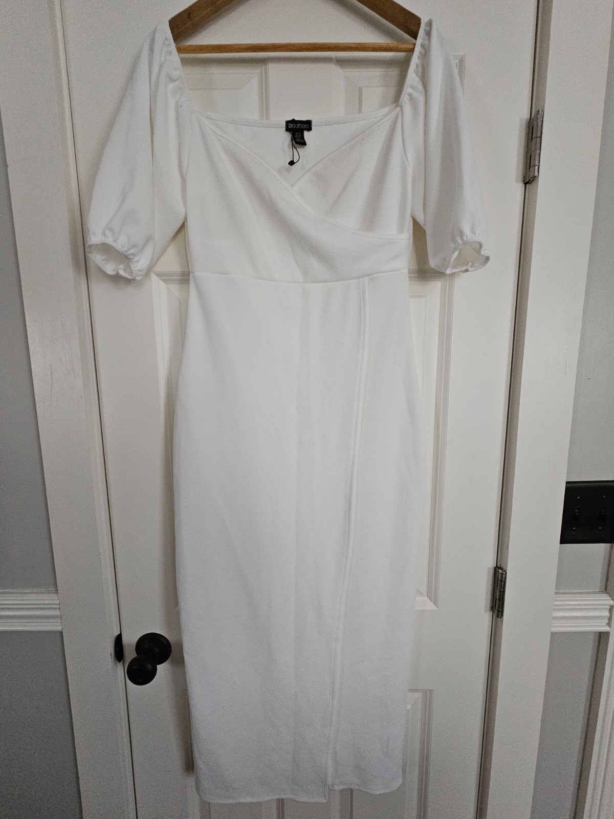 Women’s Summer White Dress, puff sleeves sweetheart neckline bodycon, size 8