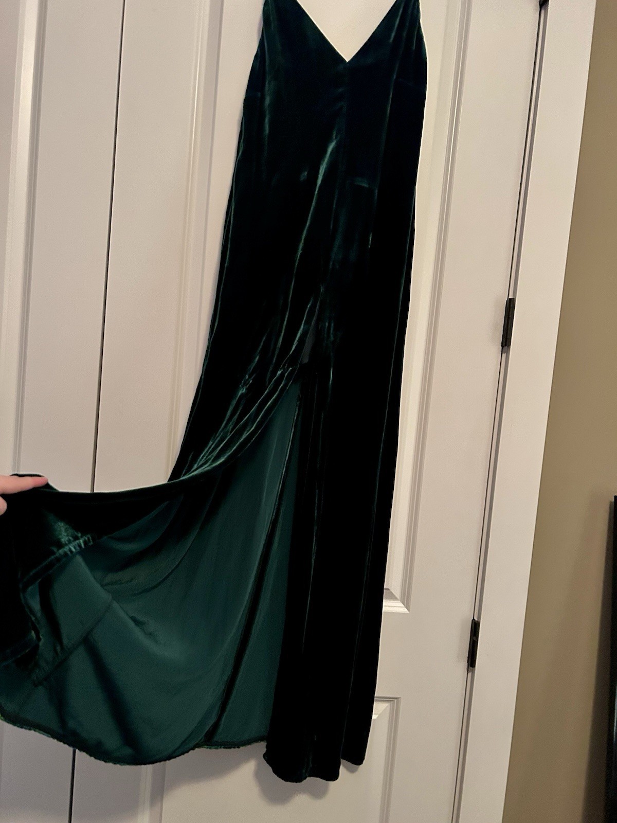 BCBGMAXAZRIA “Mallory” Emerald Green Evening Gown – M – Silk Velvet Slit Dress