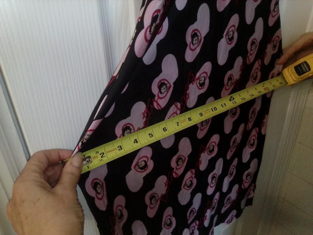 REDUCED Betty Boop black background with pink hearts dress