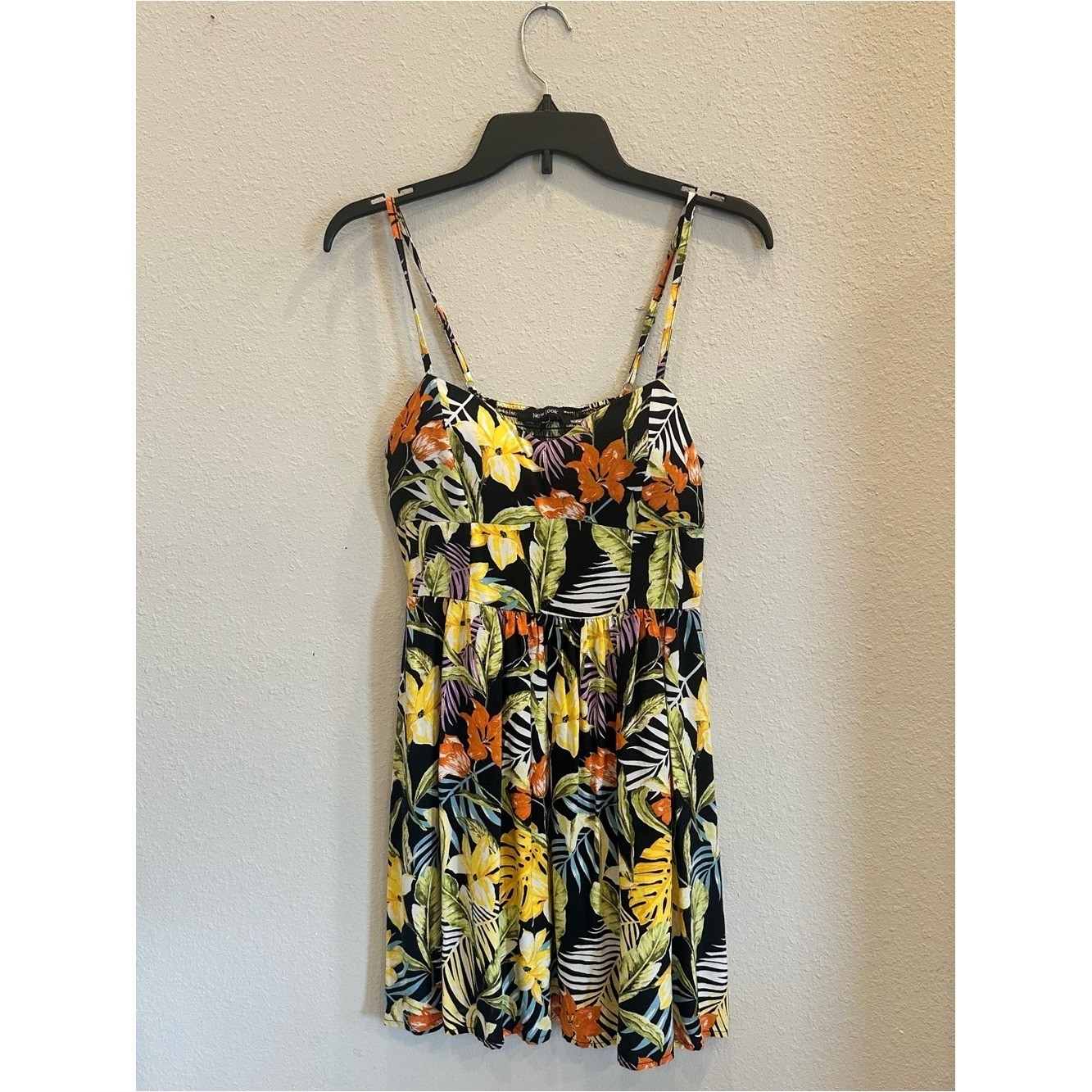 New Look Tropical Floral Smocked Mini Dress M Vacation Summer Camisole Sundress