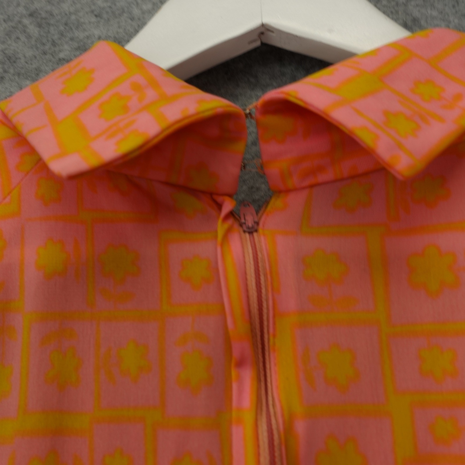 Vintage 70s Shift Dress Womens SMALL Pink Orange Psychedelic Mod PETER STEVENS
