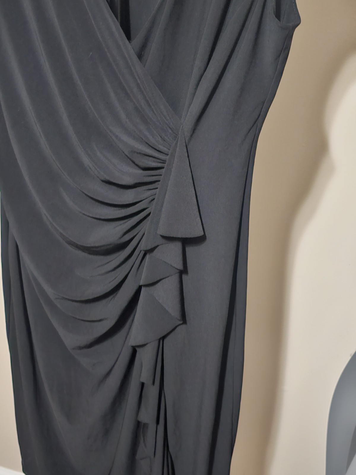 American Living Black Cascade Ruffle Dress Size 14 Timeless Classic All-Season