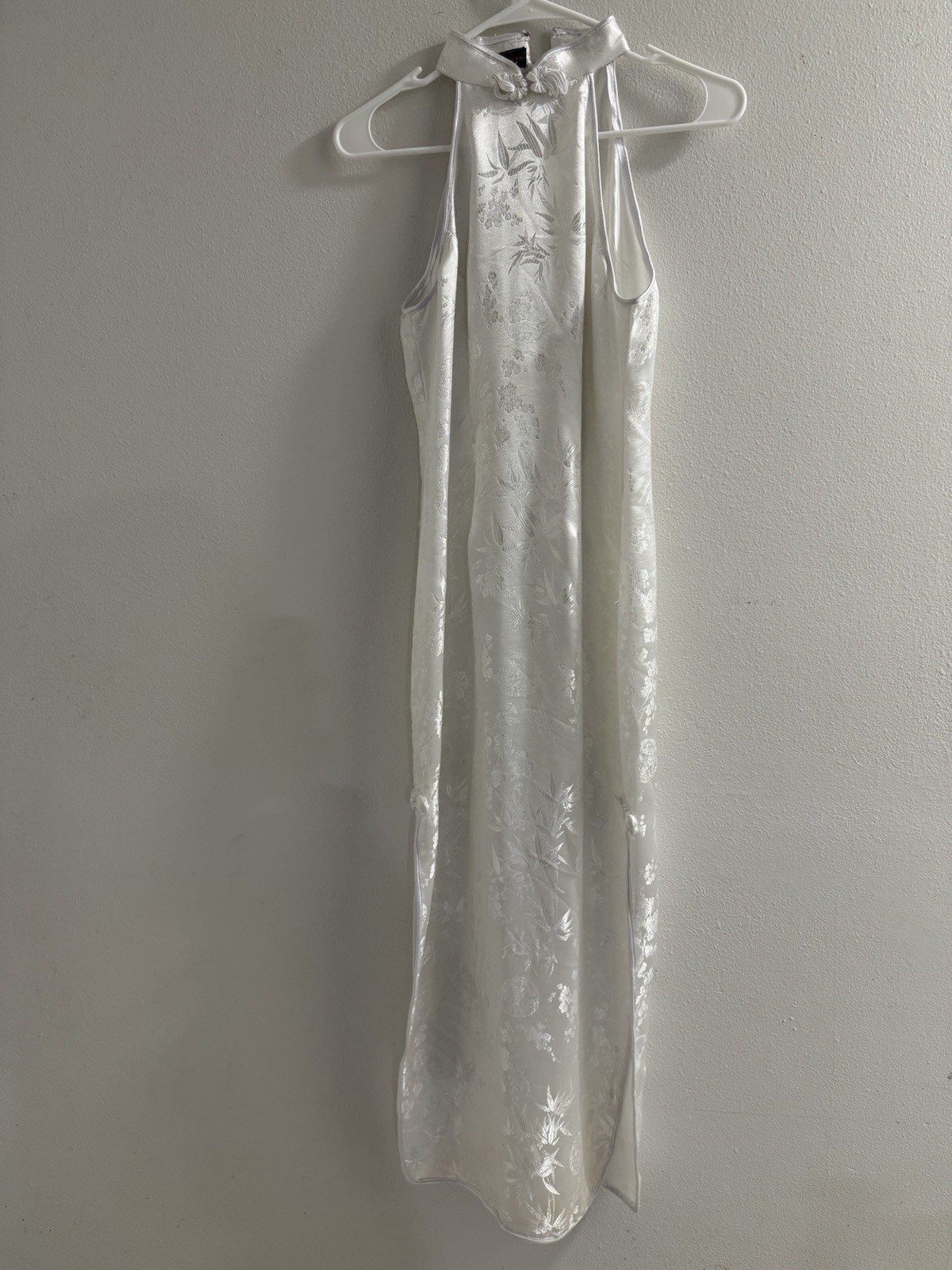 Silver Dragon White Dress Sz M women Beautiful flower design