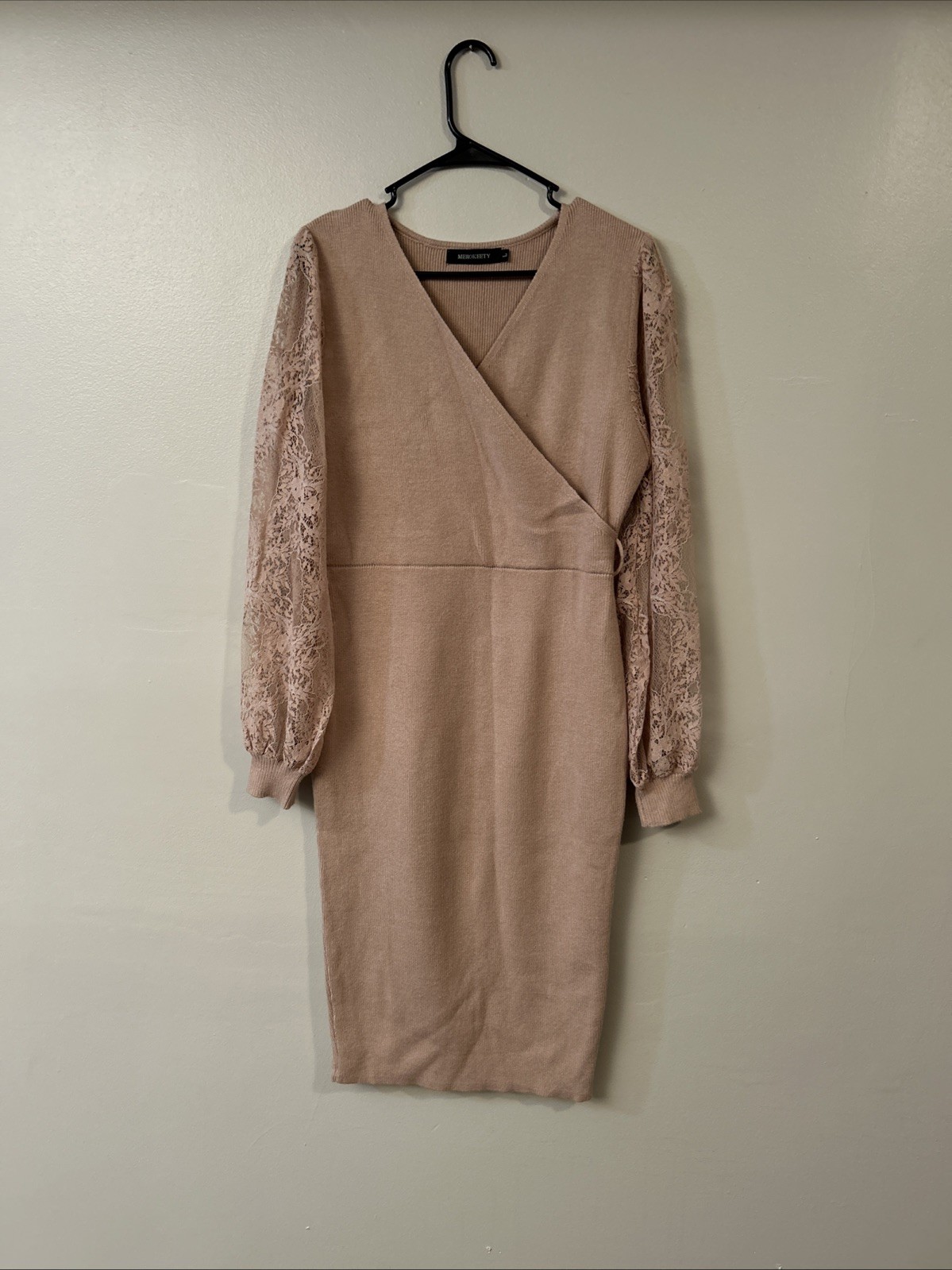 NWOT Merokeety Tan Dress Stretchy Size Large Lace Sleeves