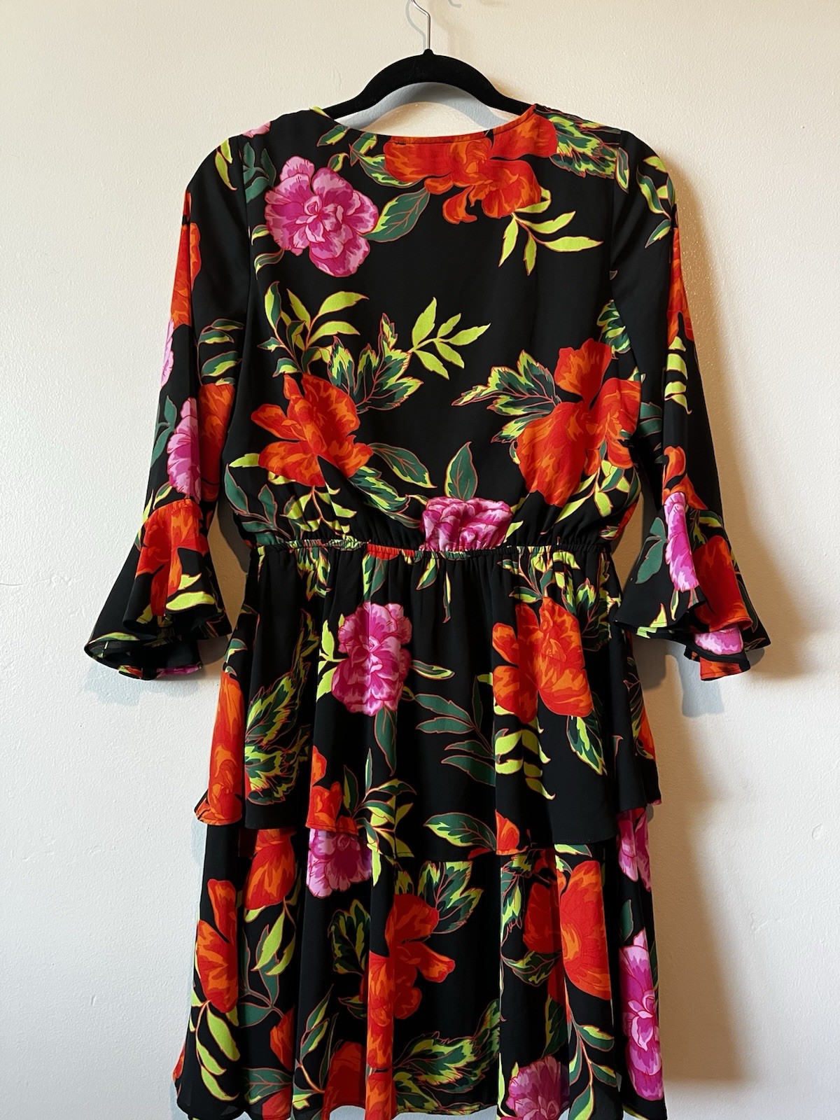 Express Floral V-Neck Tiered Mini Dress 3/4 Bell Sleeves Ruffle Black Red Pink S