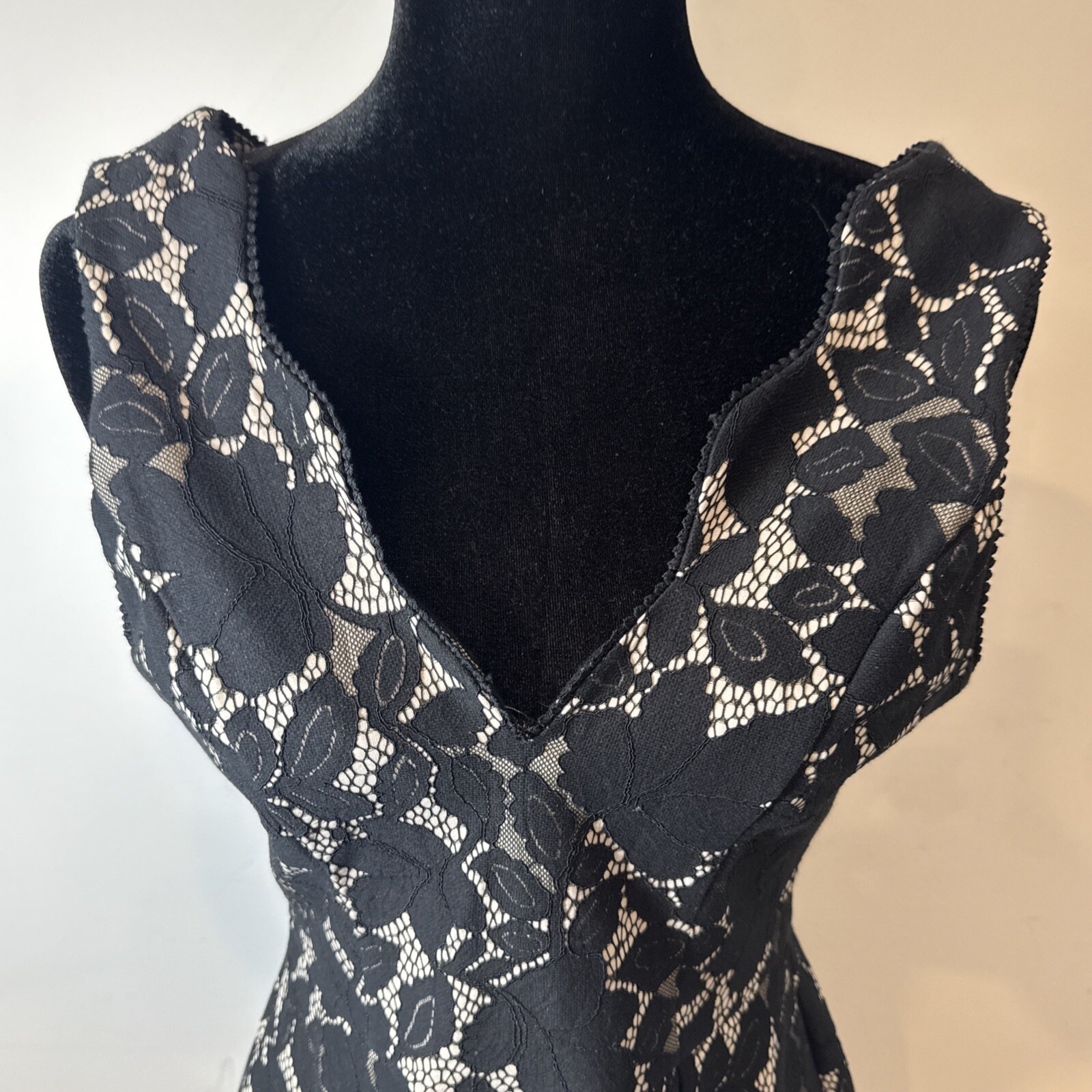 She+Sky dress Size medium Very Classy Dress