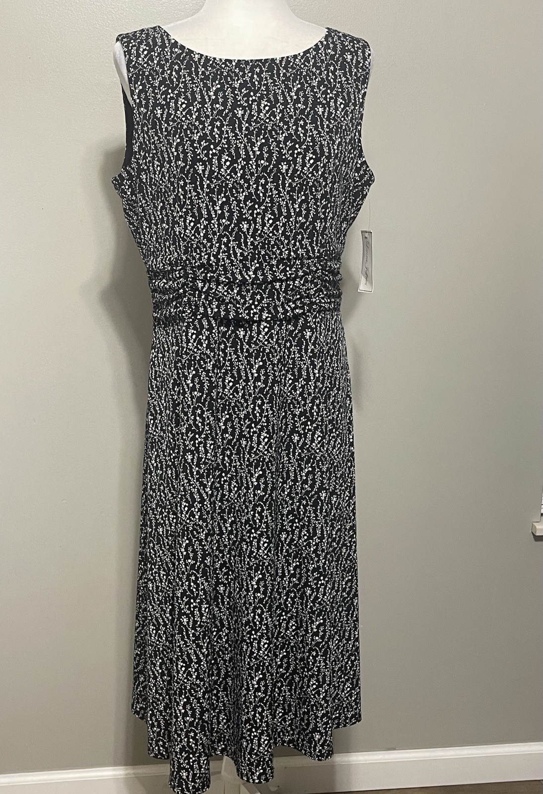 New LAURA JEFFRIES Women’s Dress 14 Sleeveless Ruched Waist Dark Floral Stretch