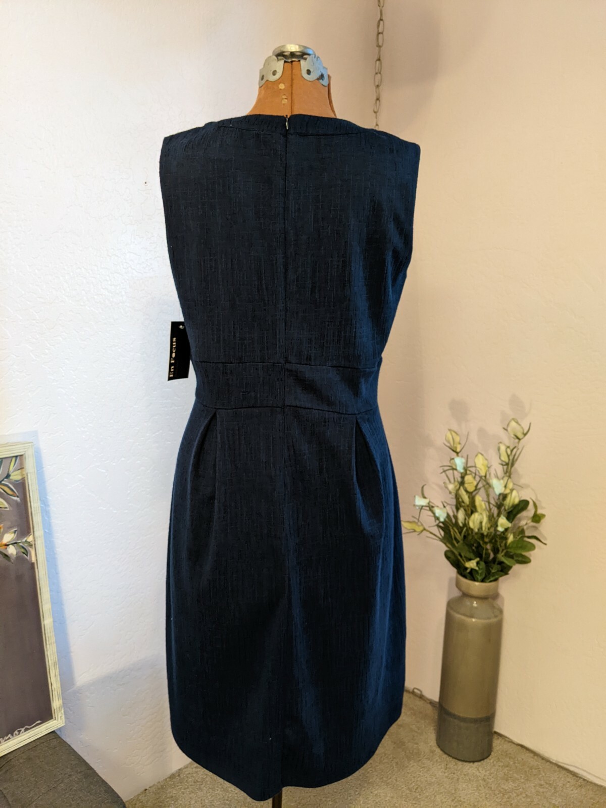 En Focus soft lined sleeveless navy blue woman’s dress sz 10 round neckline NWT