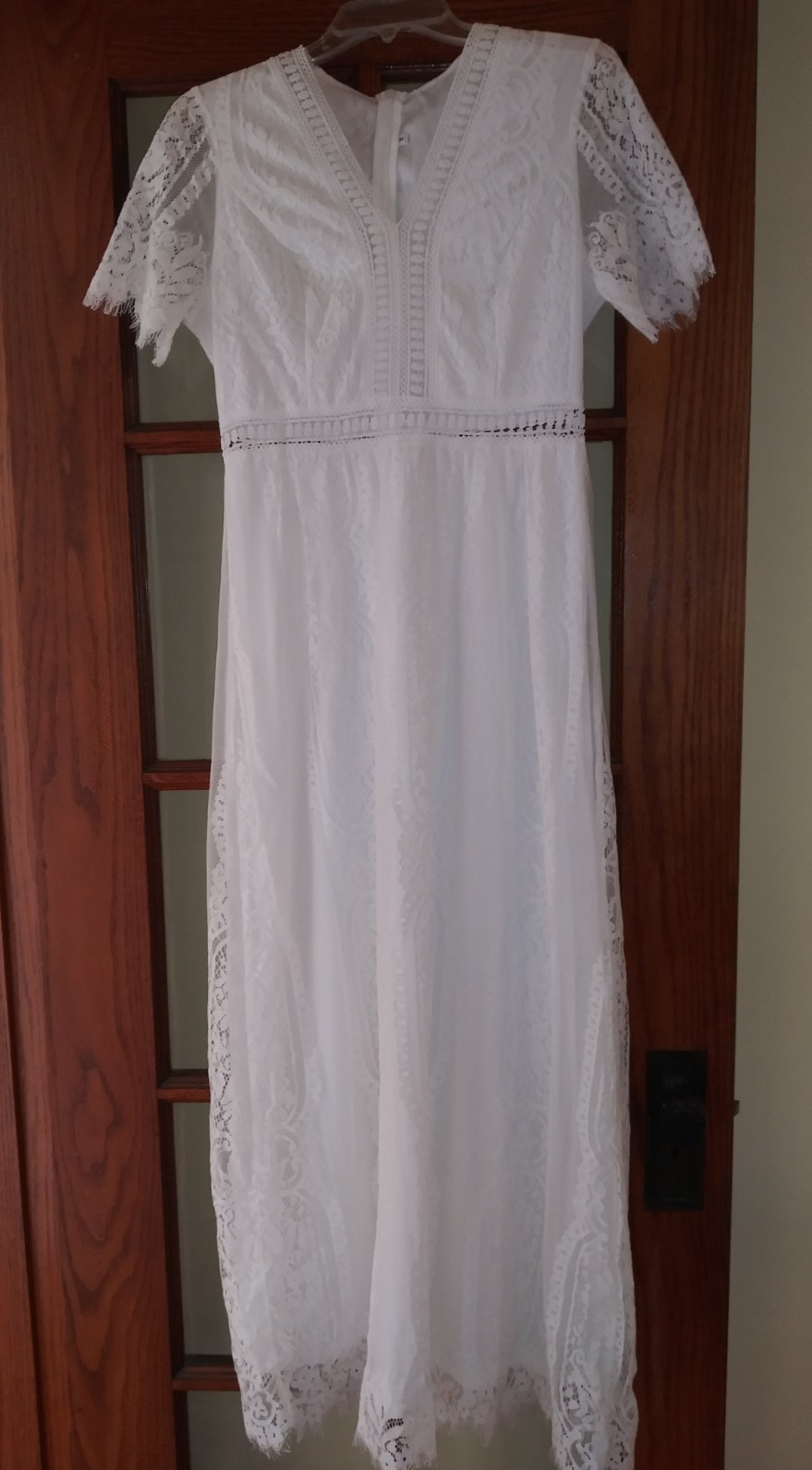 WHITE COTTON/POLY MAXI DRESS WITH LACE AND CROCHET SIZE MEDIUM UNBRANDED
