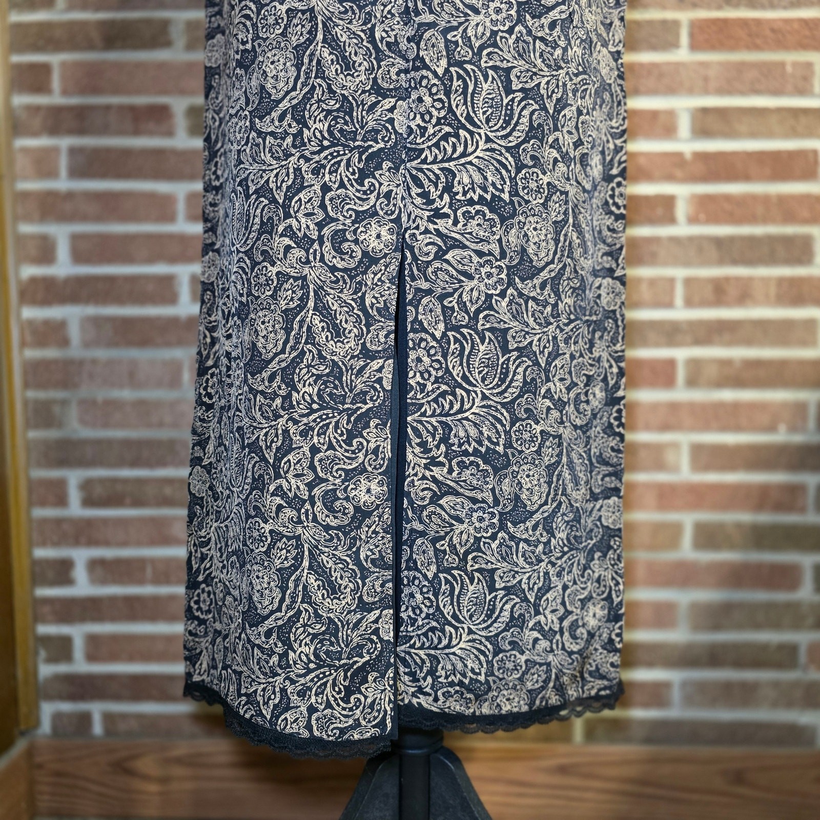 VTG Emma James Liz Claiborne 100% Silk Paisley Midi Maxi Skirt Size 8 Black Gold