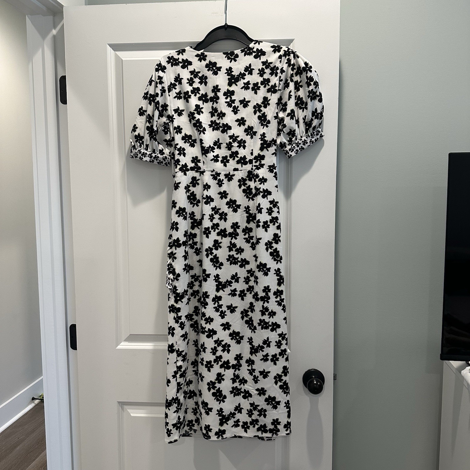 Love, Whit White Black Floral Short Sleeve Wrap Midi Dress Women’s Size Small S